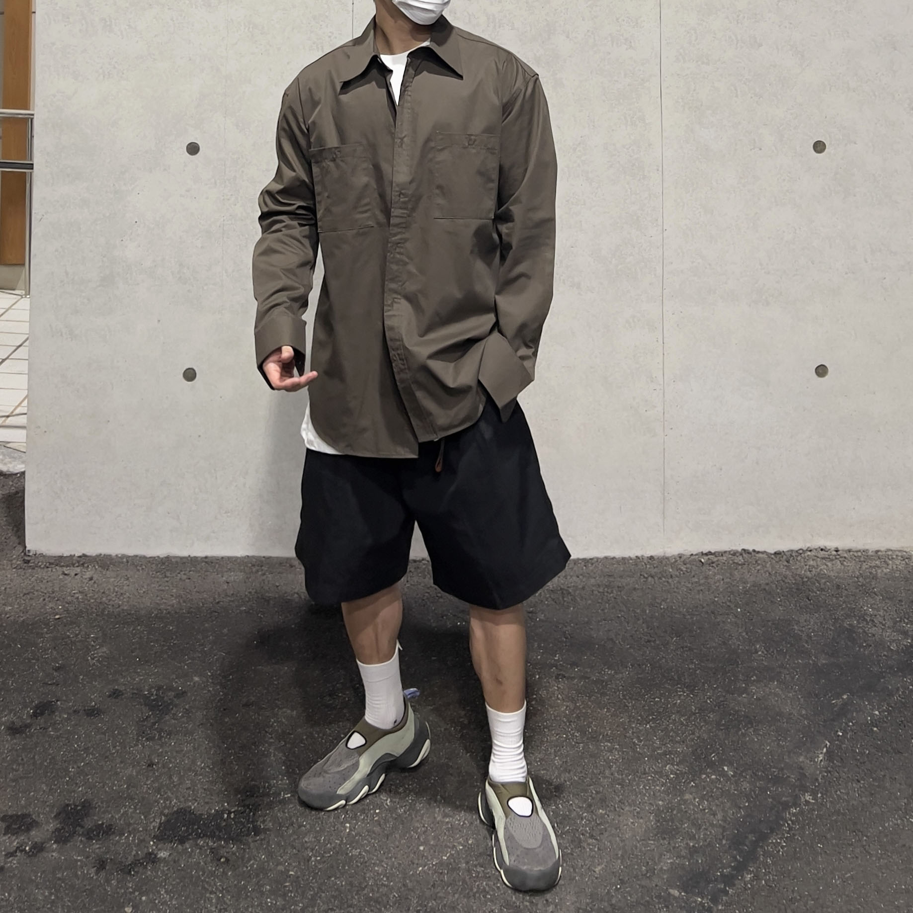 Oakley Factory Team x Brain Dead Flesh Sandal Iron Brown Grey, Oakley Factory Team x Brain Dead Flesh Sage Sand 착용 스타일 - 1