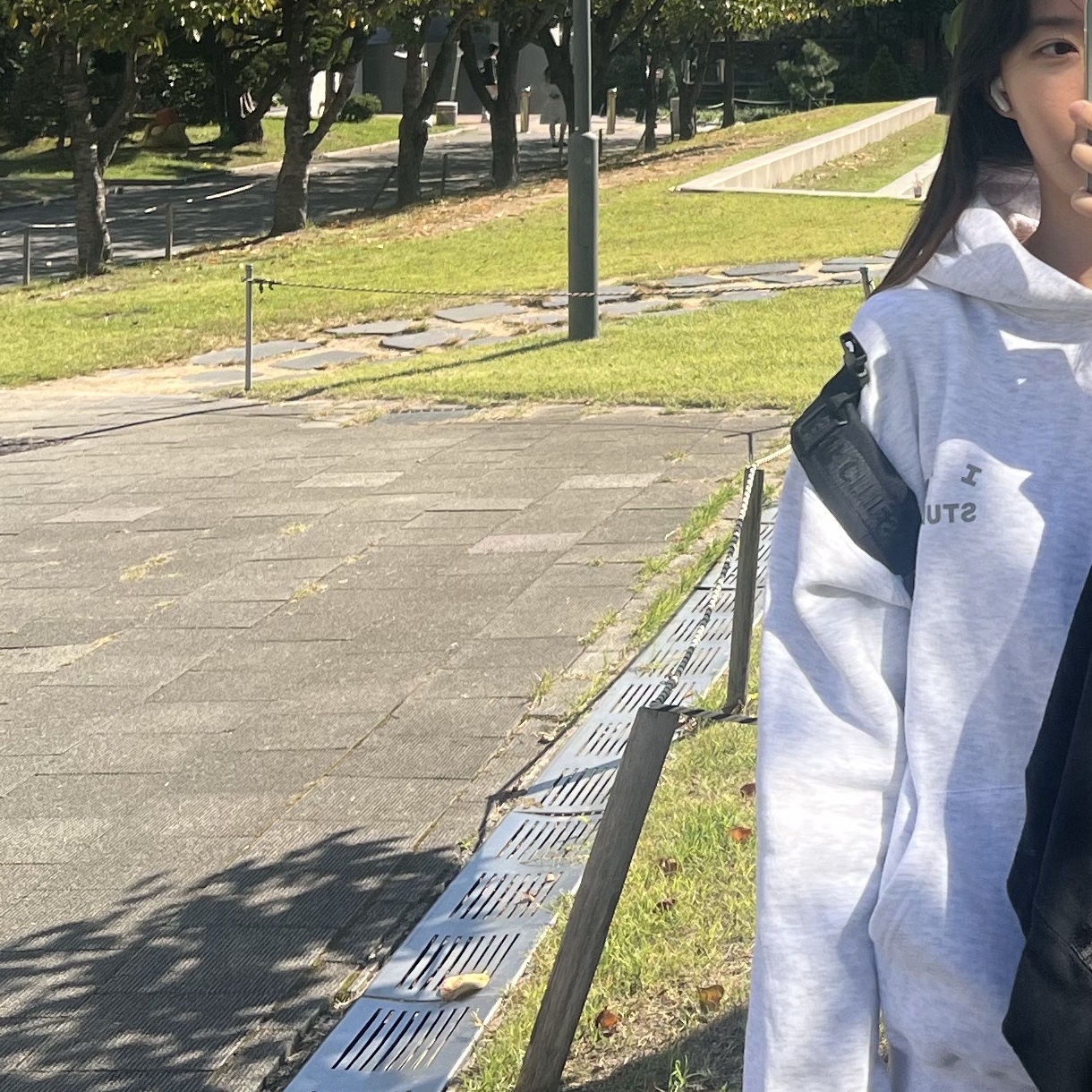 IAB Studio Hoodie Light Gray 착용 스타일 - 2