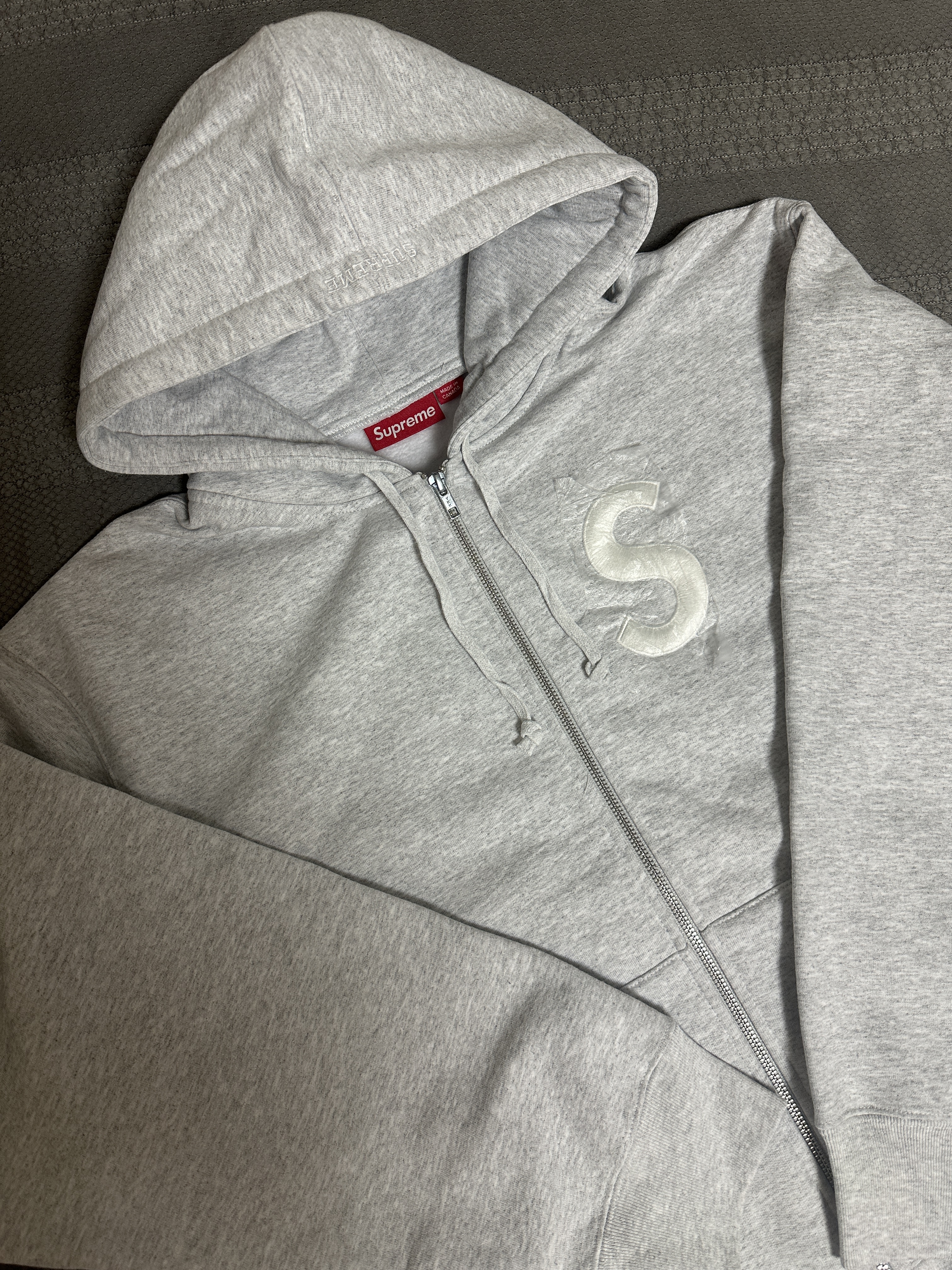 Supreme S Logo Zip Up Hooded Sweatshirt Ash Grey - 24FW 착용 스타일 - 1