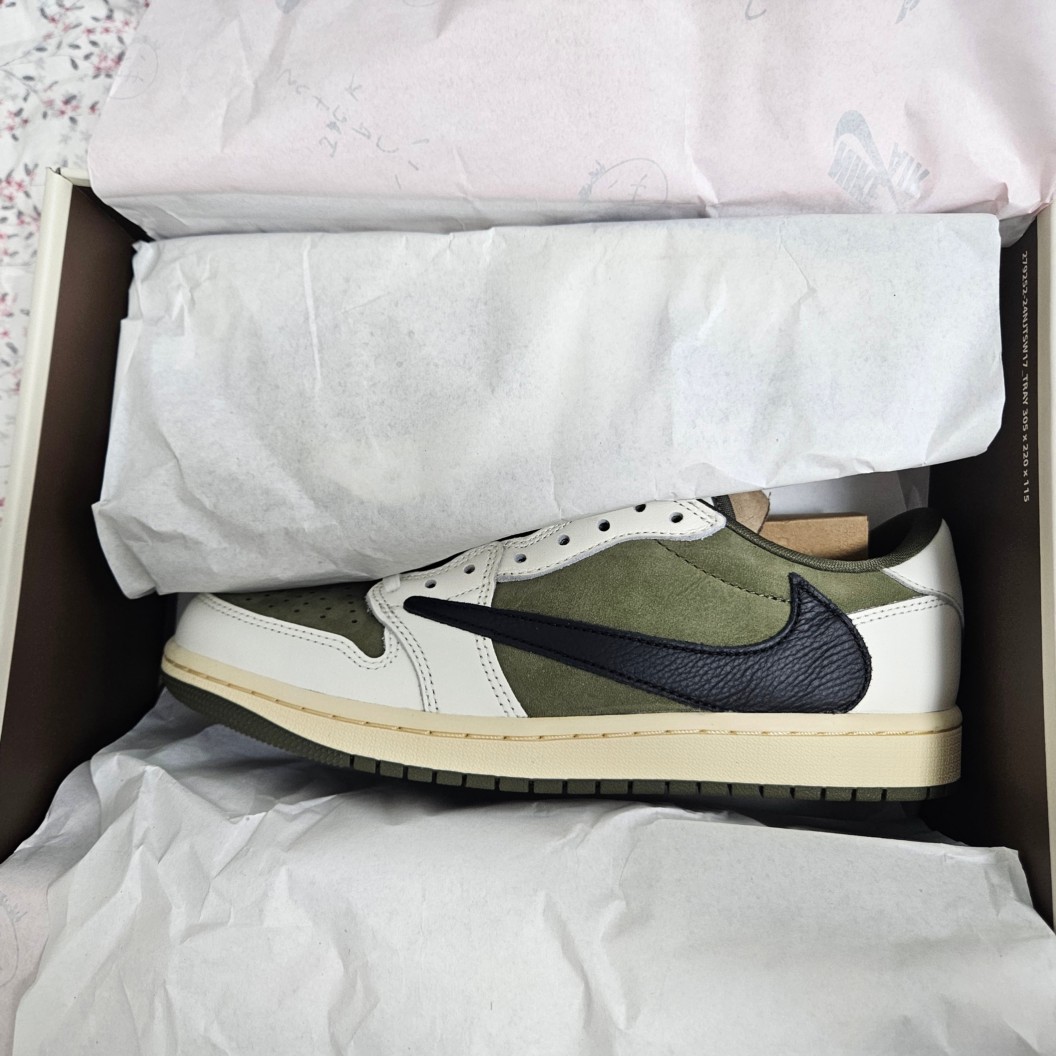 Jordan 1 x Travis Scott Retro Low OG SP Reverse Olive 착용 스타일 - 8