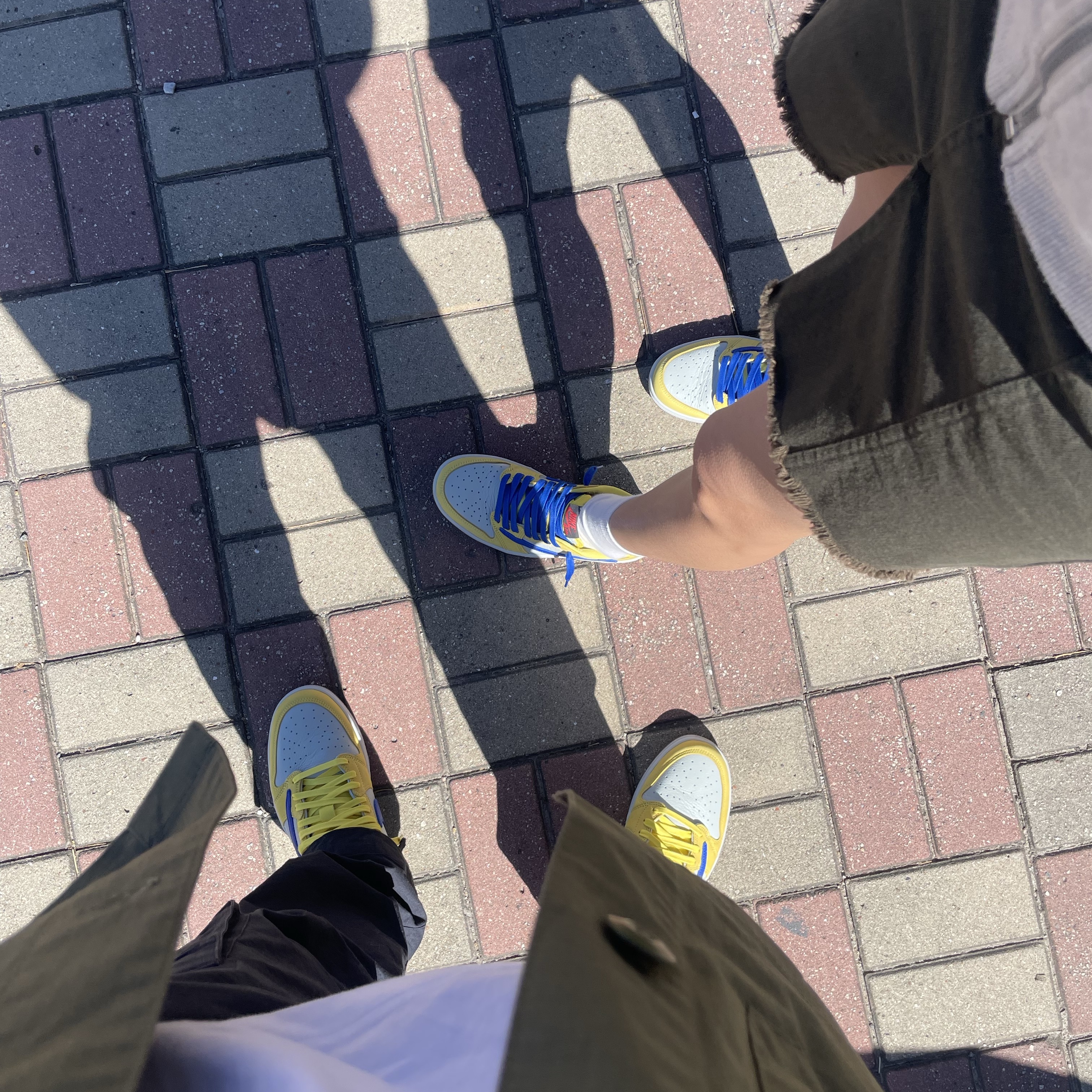(W) Jordan 1 x Travis Scott Retro Low OG SP Canary 착용 스타일 - 2