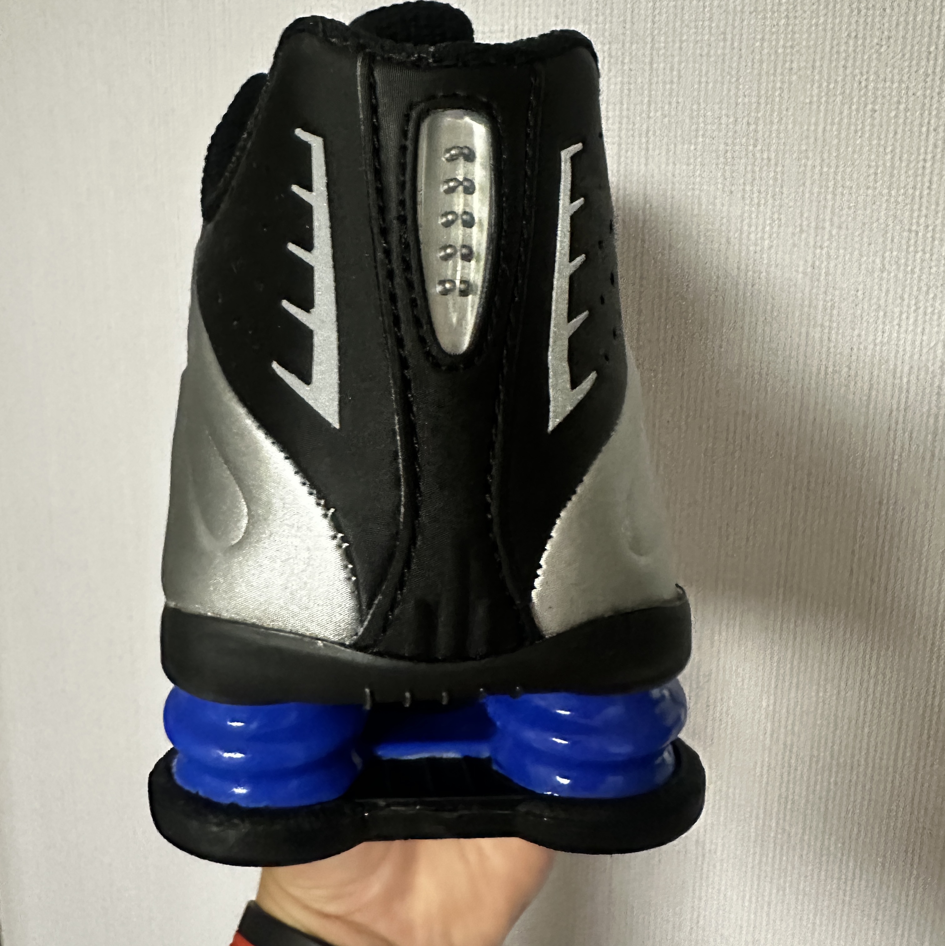 (W) Nike Shox R4 Metallic Silver and Black 착용 스타일 - 3
