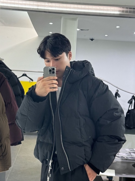 [KREAM 단독] Haleine Detachable Hooded Goose Down Jacket Creambeige (VJ406) 착용 스타일