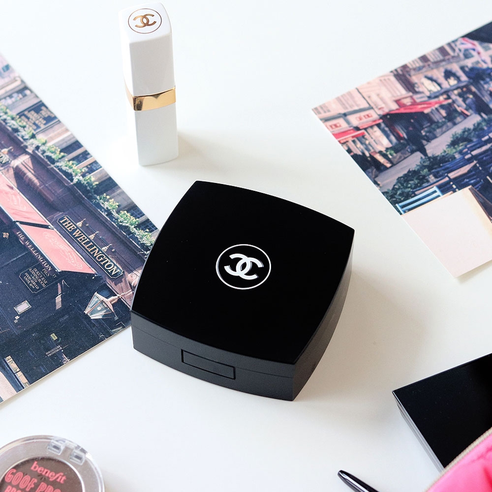 Chanel Rouge Coco Baume 920 In Love, Chanel Ultra Le Teint Longwear Touch Foundation BR22 착용 스타일