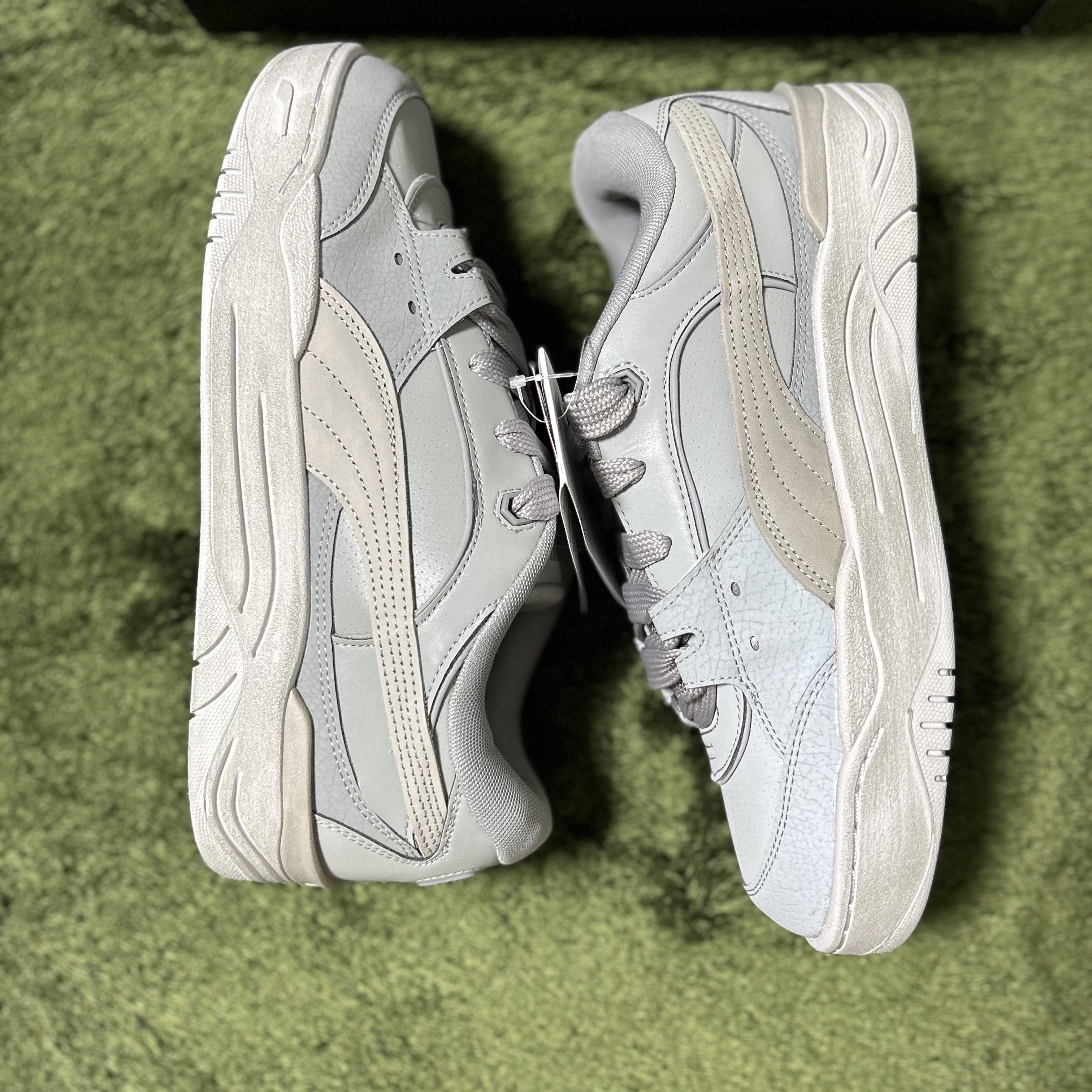 Puma 180 Reflective Smoke Gray Feather Gray 착용 스타일 - 5