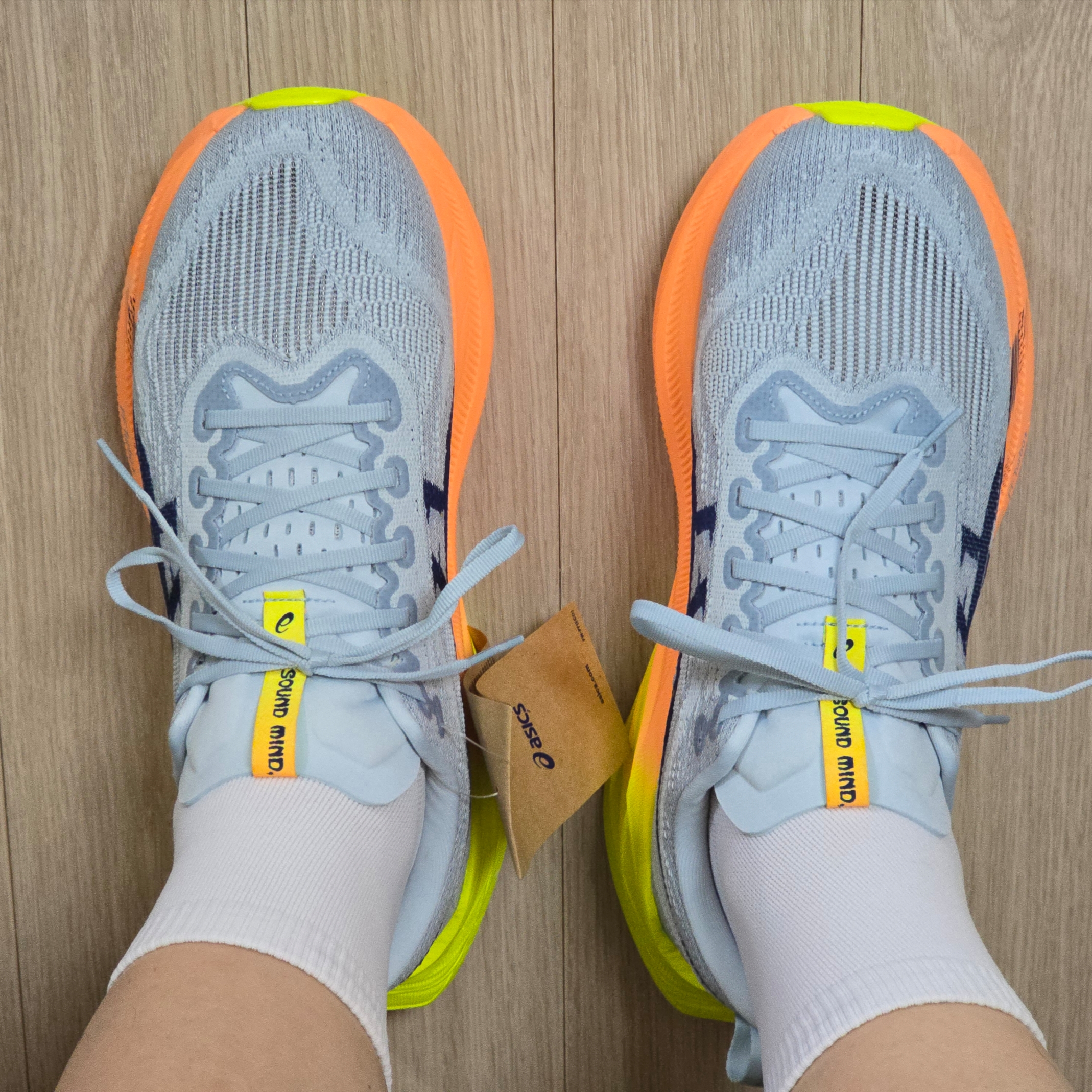 Asics Superblast 2 Paris Cool Grey Safety Yellow 착용 스타일