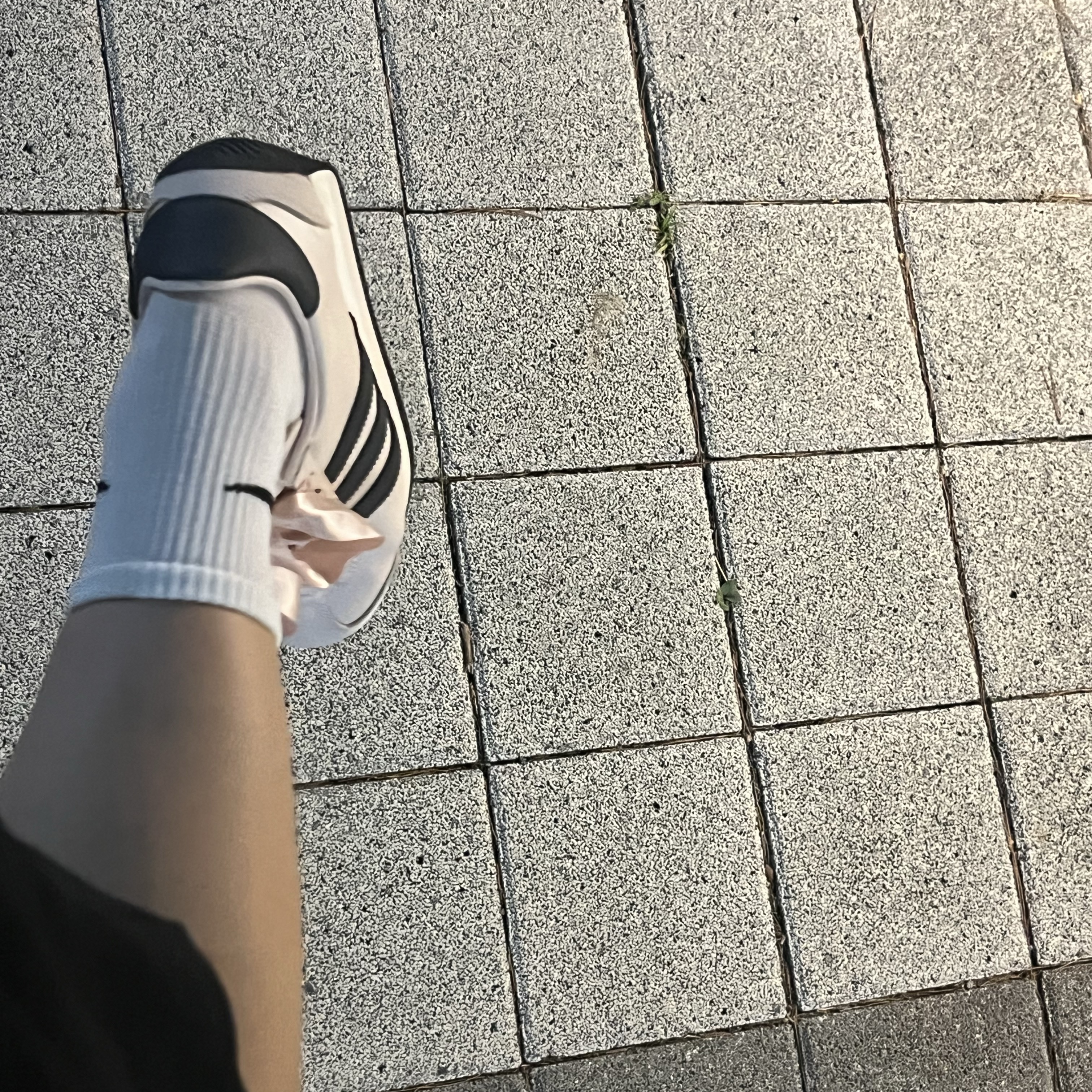 (W) Adidas Country OG Wonder Quartz Core Black 착용 스타일 - 2