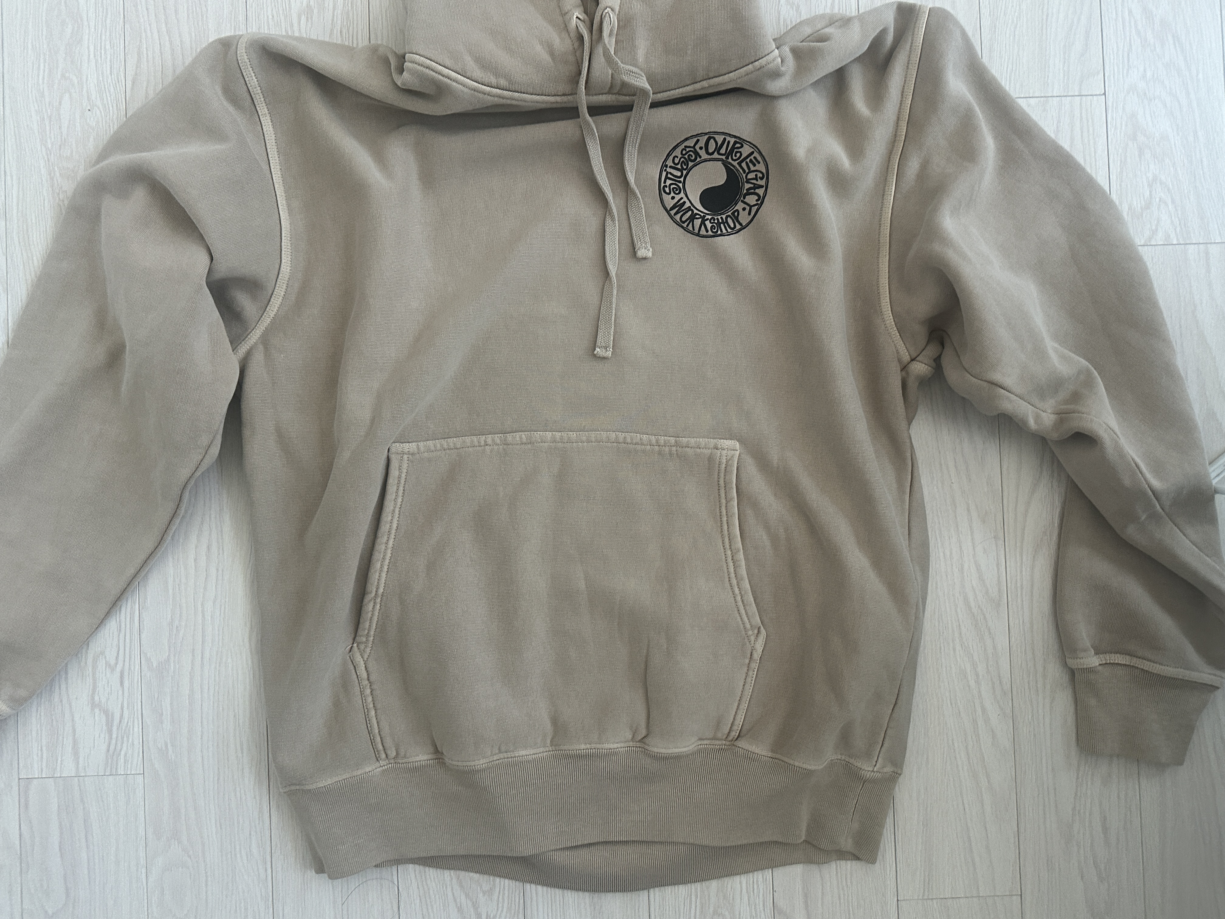 Stussy x Our Legacy Work Shop Pigment Dyed Buana Hoodie Taupe 착용 스타일 - 1