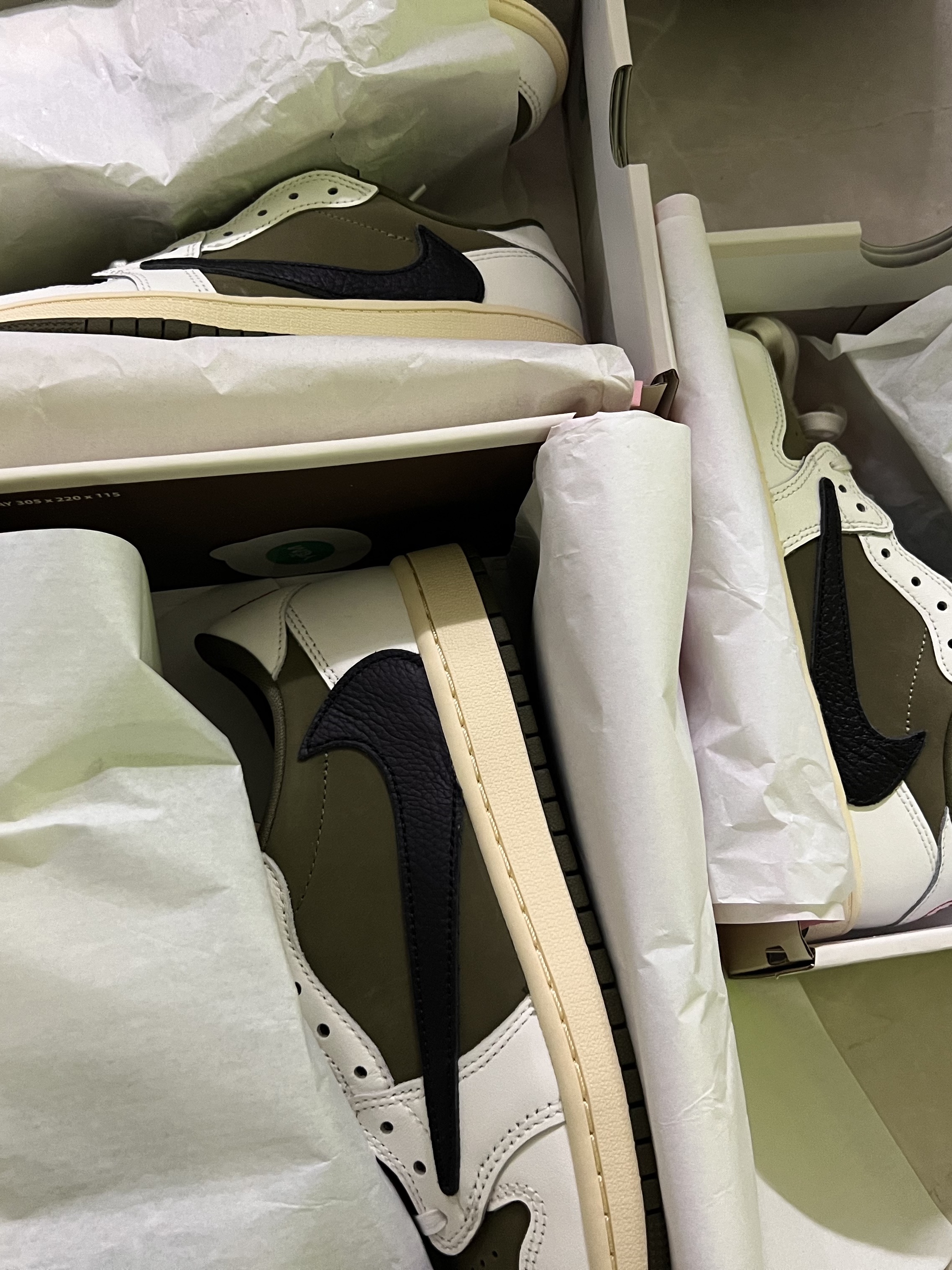 Jordan 1 x Travis Scott Retro Low OG SP Reverse Olive, (PS) Jordan 1 x Travis Scott Retro Low OG SP Reverse Olive 착용 스타일 - 3