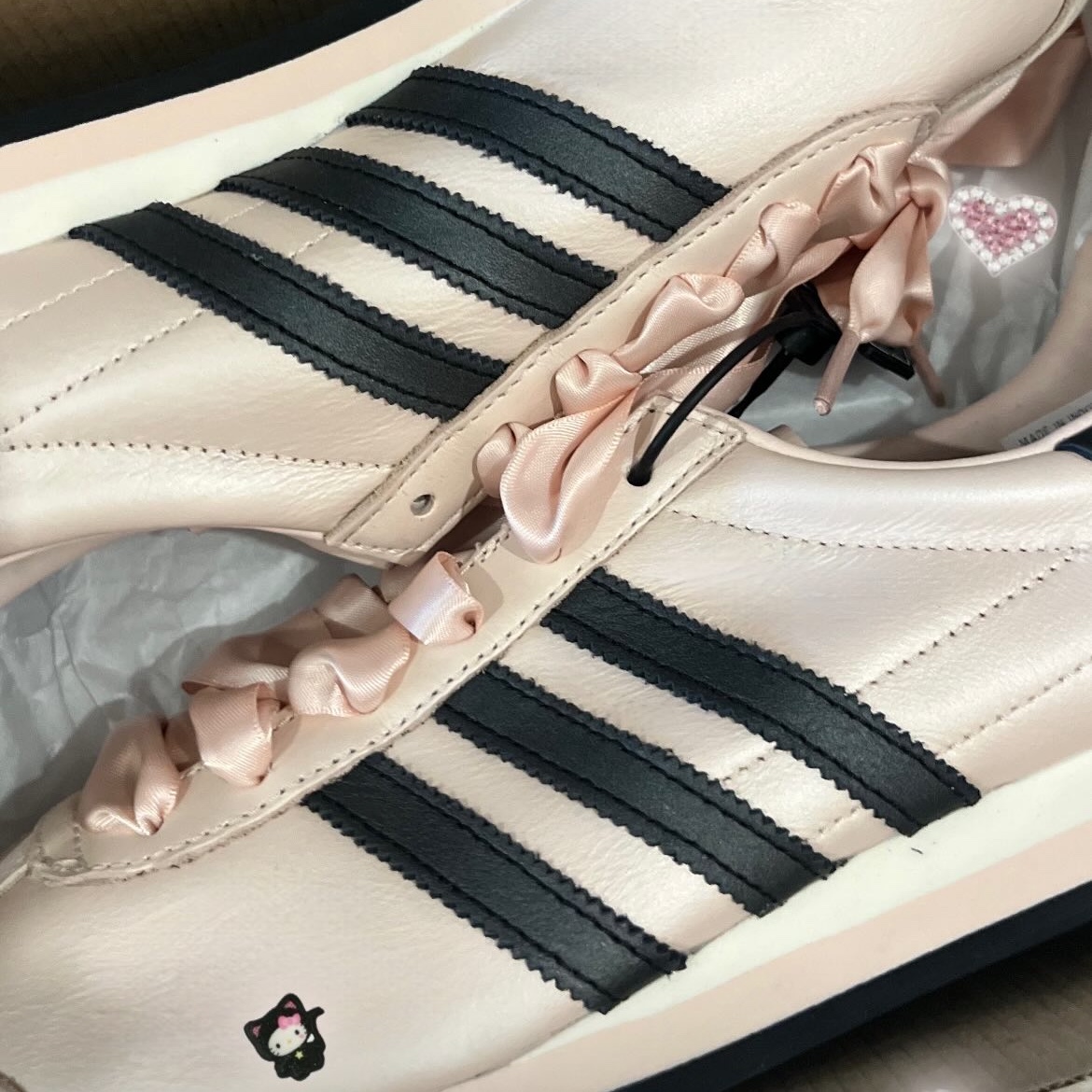 (W) Adidas Country OG Wonder Quartz Core Black 착용 스타일 - 1