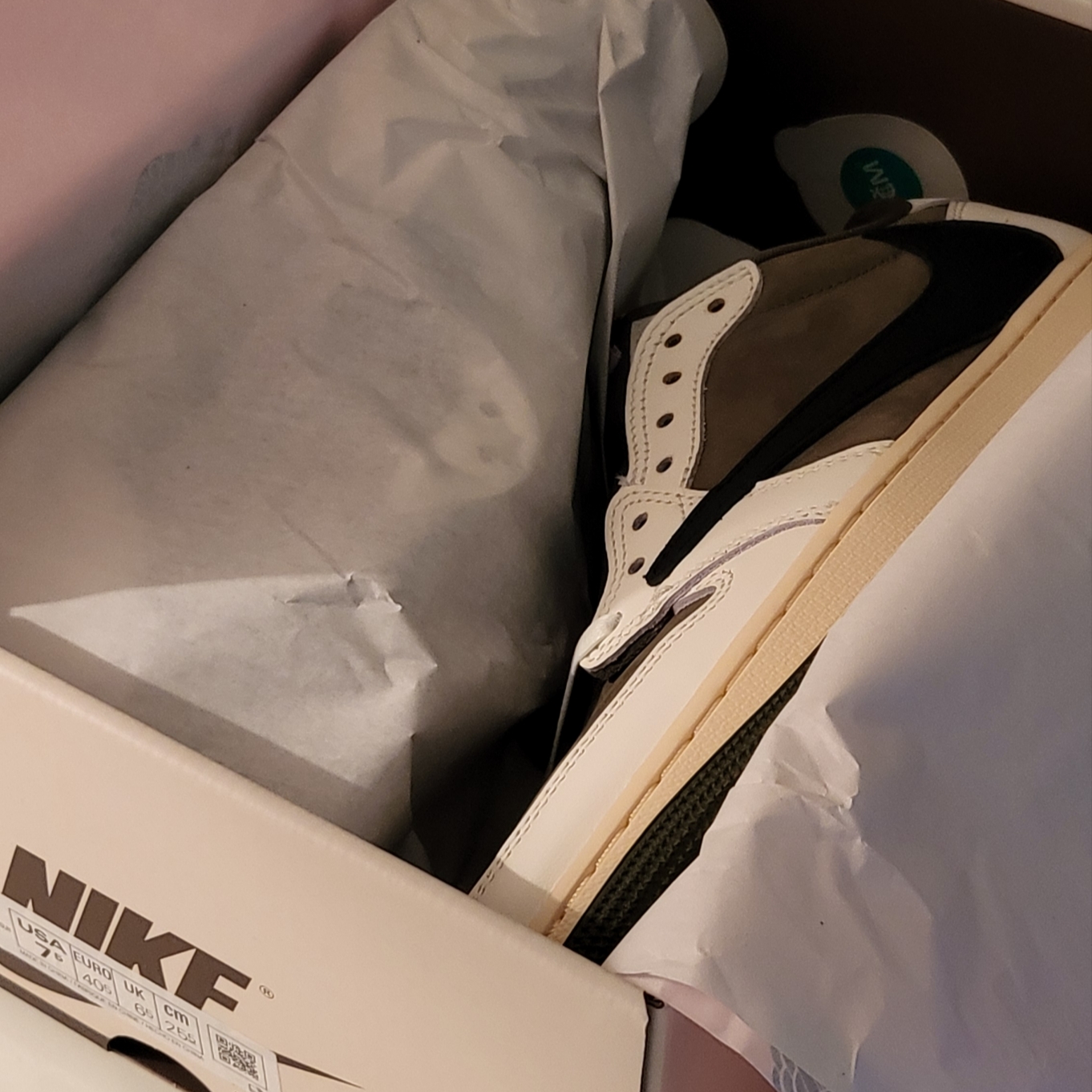 Jordan 1 x Travis Scott Retro Low OG SP Reverse Olive 착용 스타일 - 2