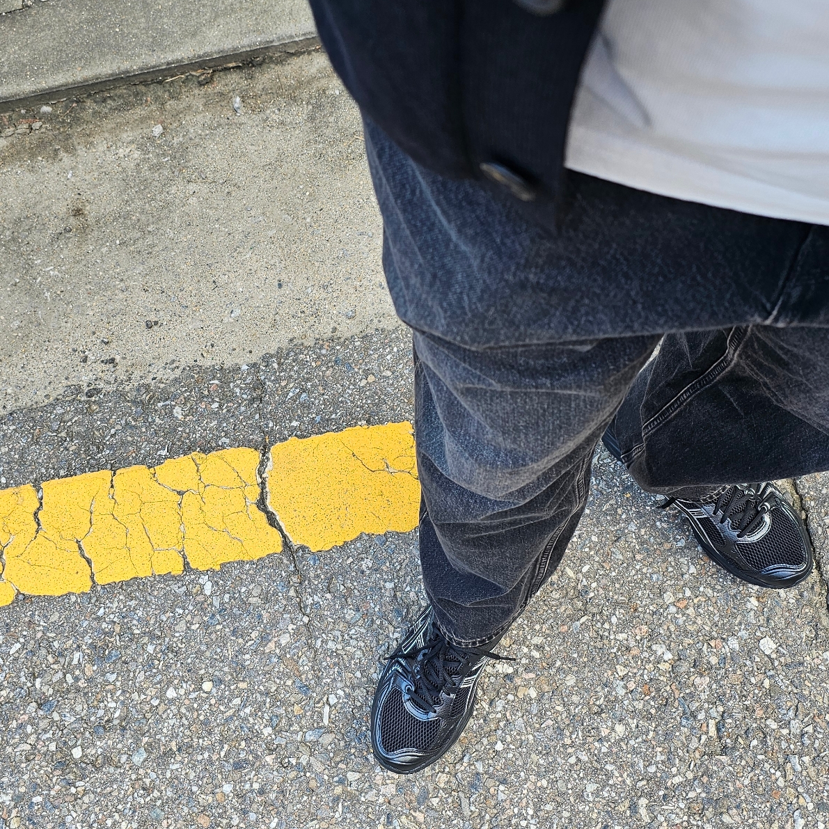 Asics Gel-Kayano 14 Black Pure Silver 착용 스타일