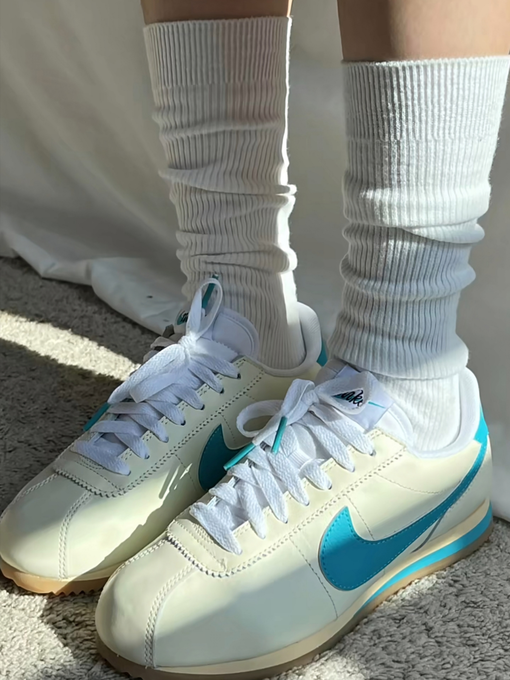 (W) Nike Cortez Coconut Milk Gum Yellow 착용 스타일