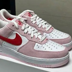 Nike Air Force 1 '07 QS Valentine's Day 착용 스타일