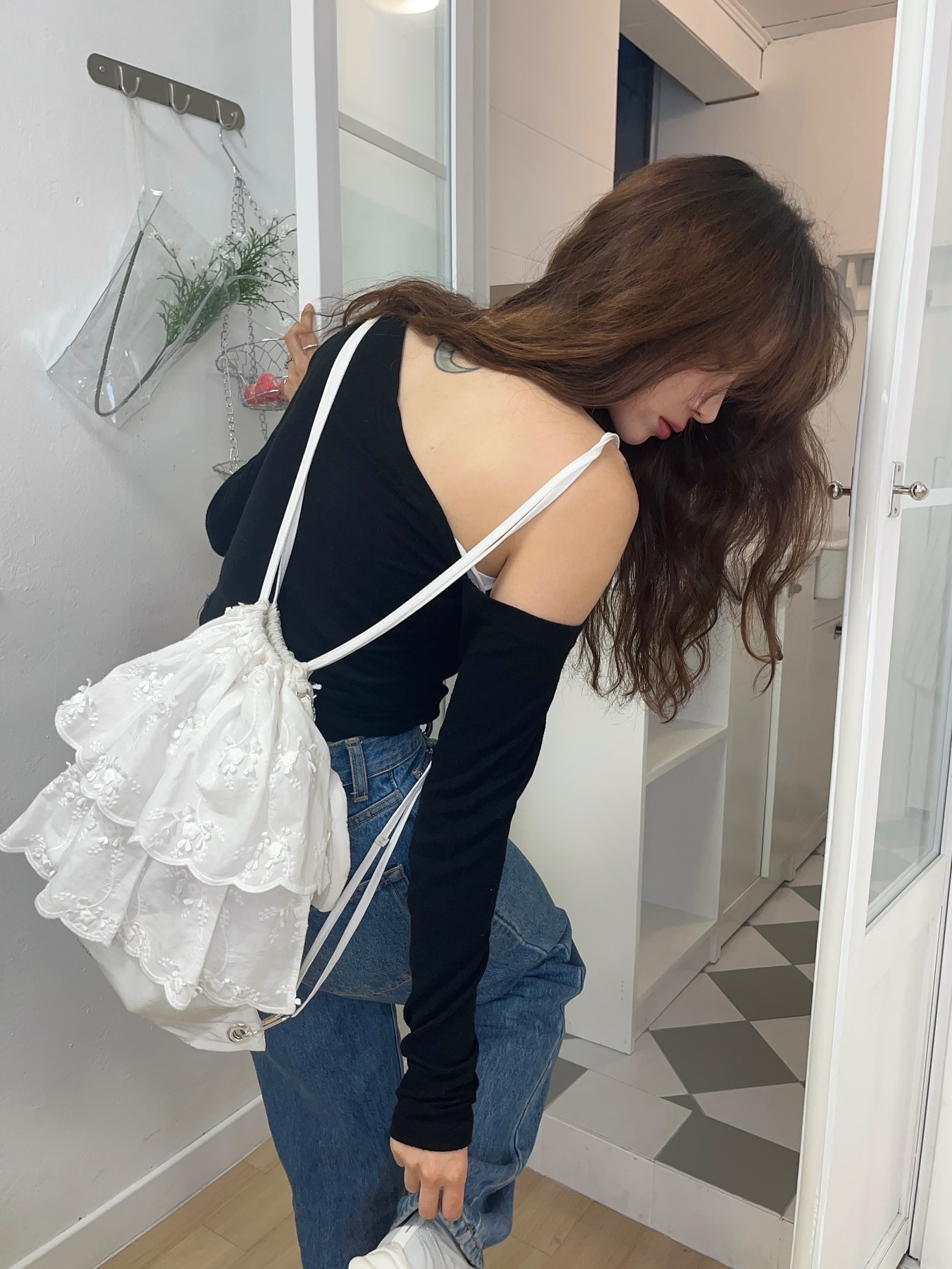 Athe Vanessabruno Prill Flower Backpack And Shoulder Bag White 착용 스타일 - 1