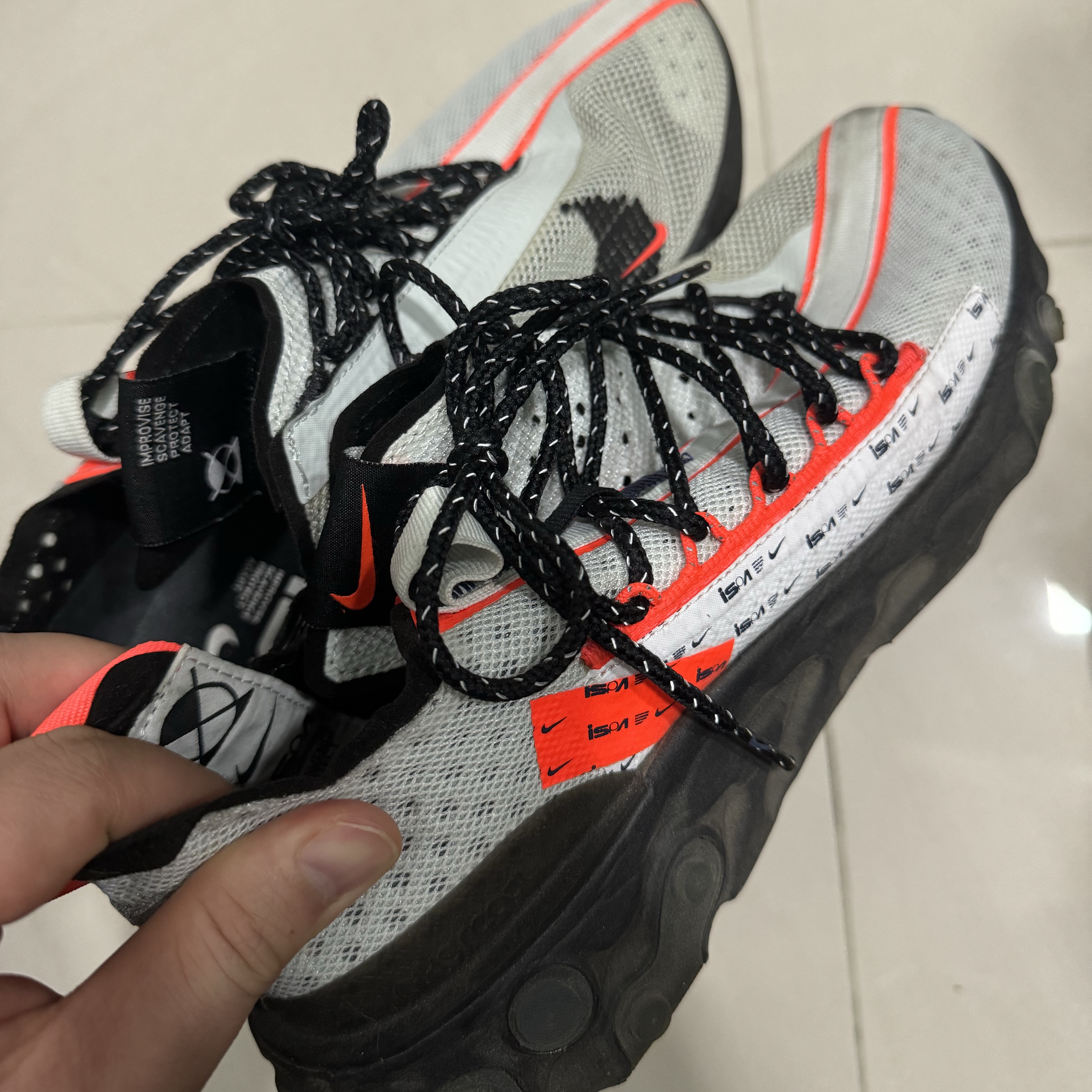 Nike React Runner ISPA Ghost Aqua Total Crimson 착용 스타일