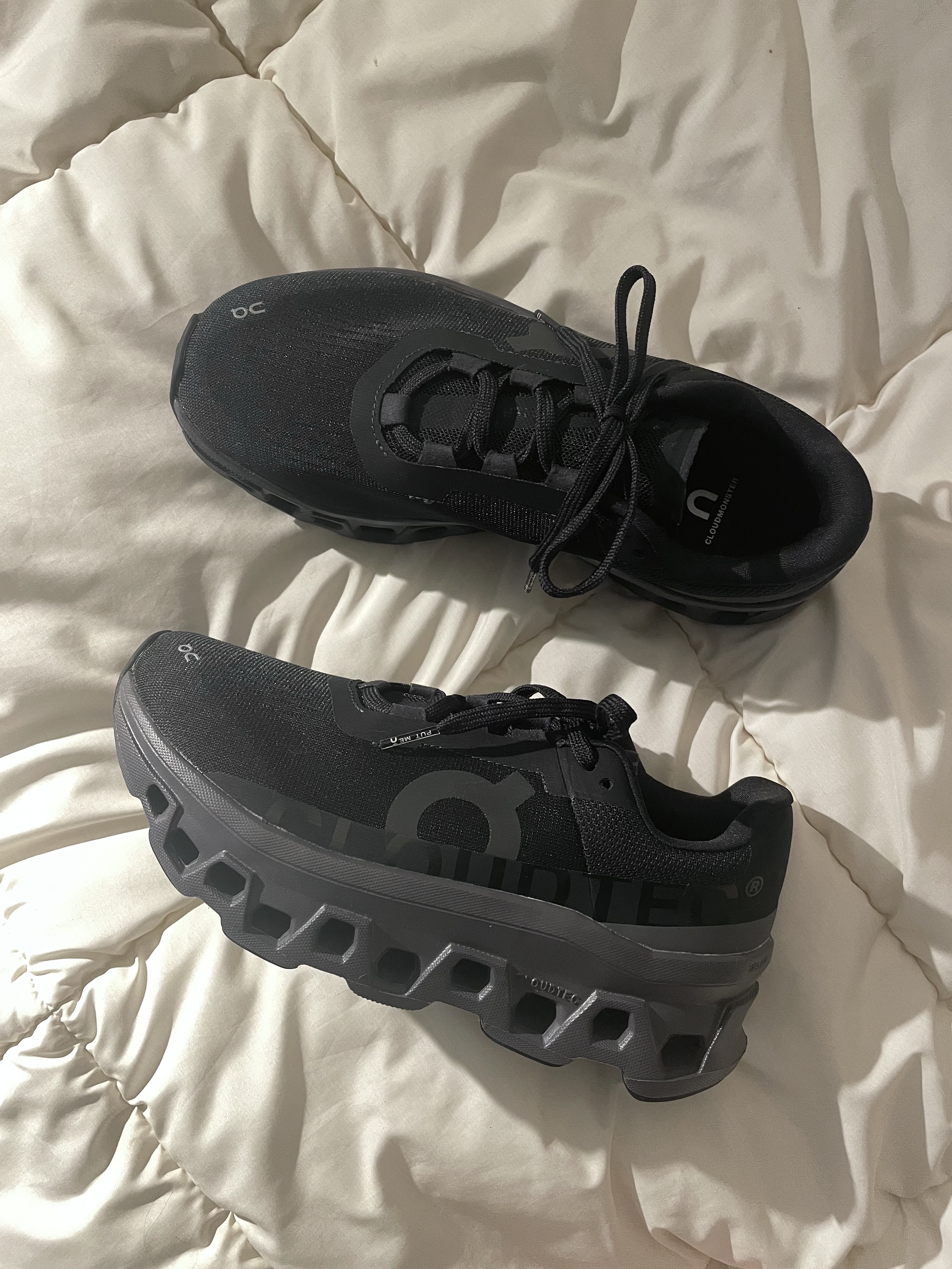 (W) On Running Cloudmonster Black Magnet 착용 스타일