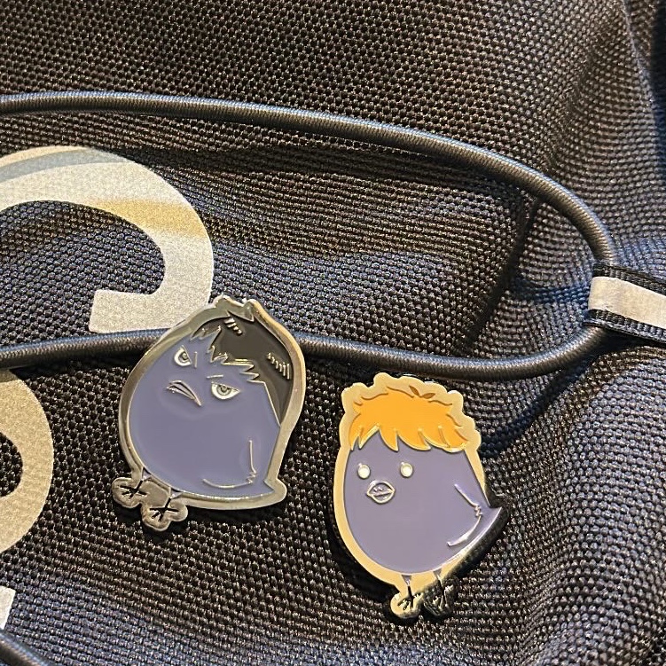 EERST x HAIKYU!! Animal SD Metal Badge Tobio, EERST x HAIKYU!! Animal SD Metal Badge Shoyo 착용 스타일