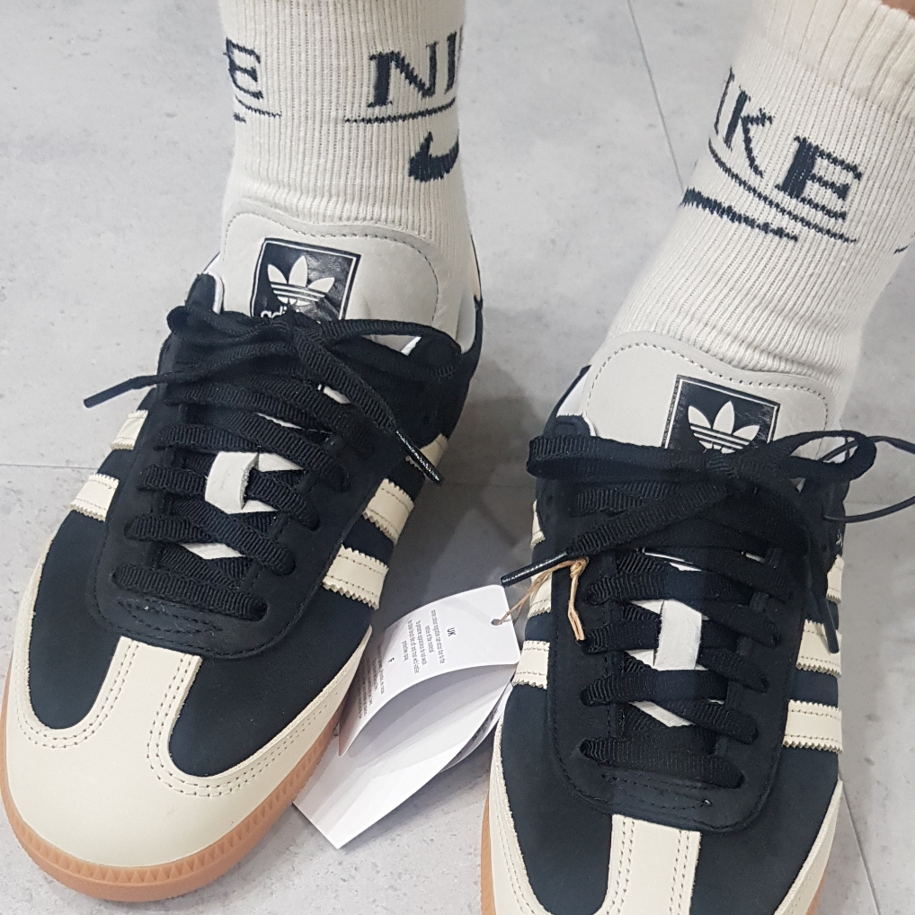 (W) Adidas Samba OG Core Black Wonder White 착용 스타일 - 1