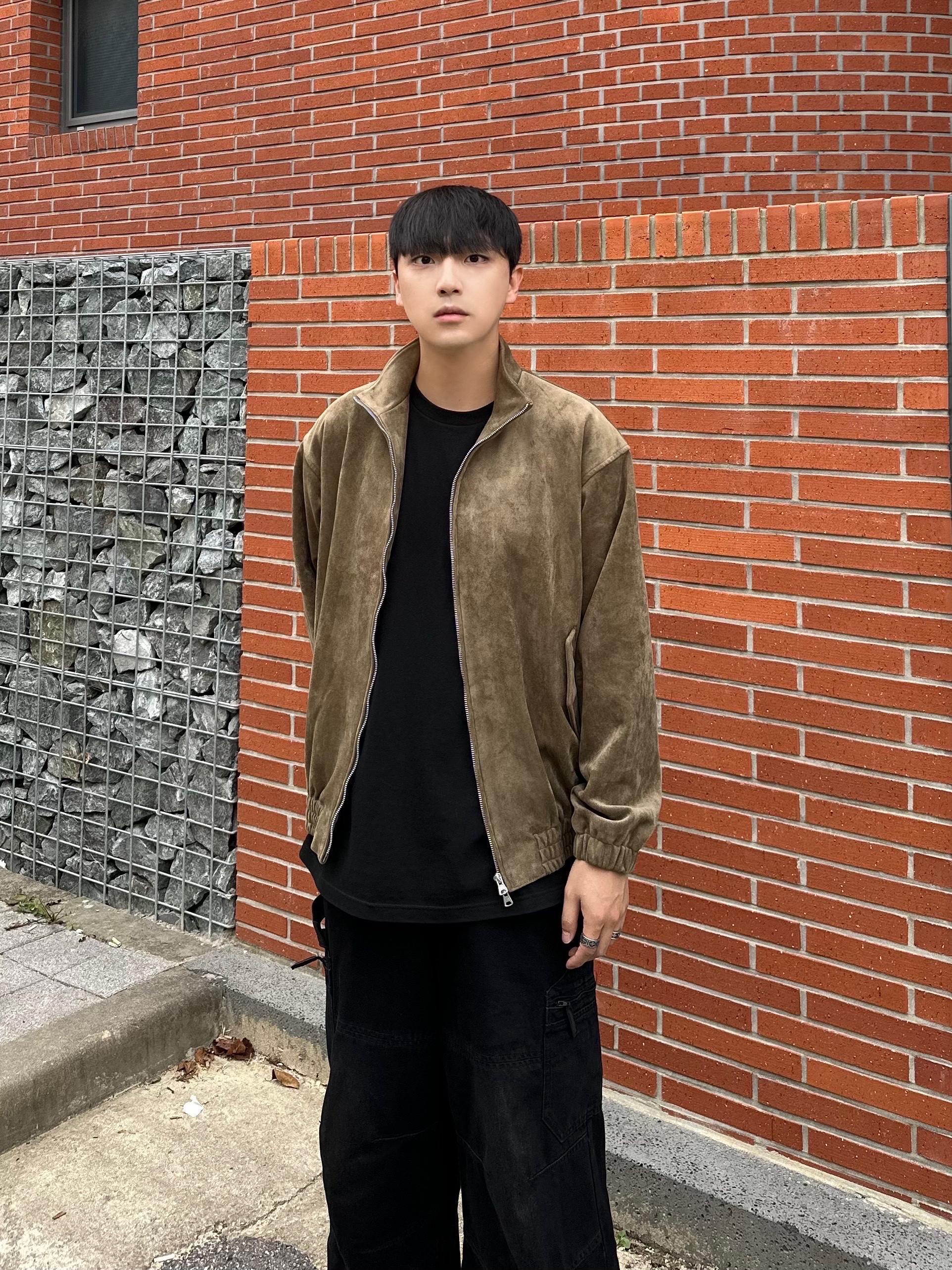 Balenciaga Cargo Sneakers White Grey 착용 스타일 - 1