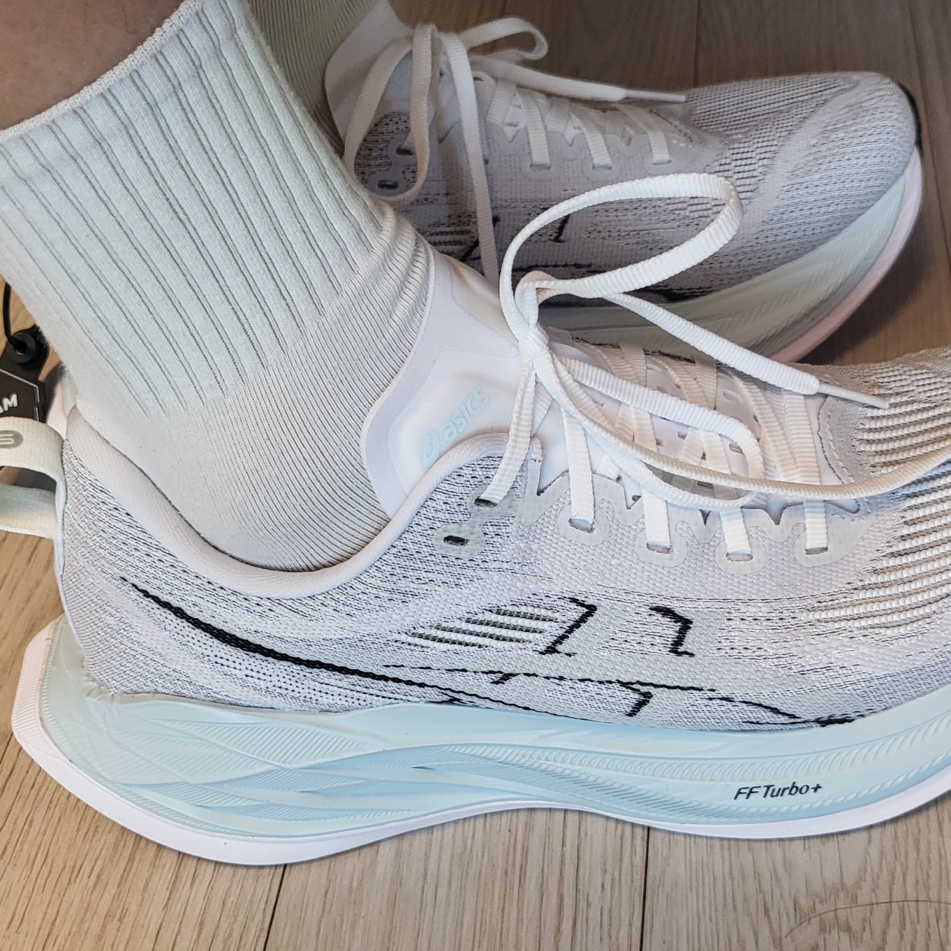 Asics Superblast 2 White Cool Grey 착용 스타일