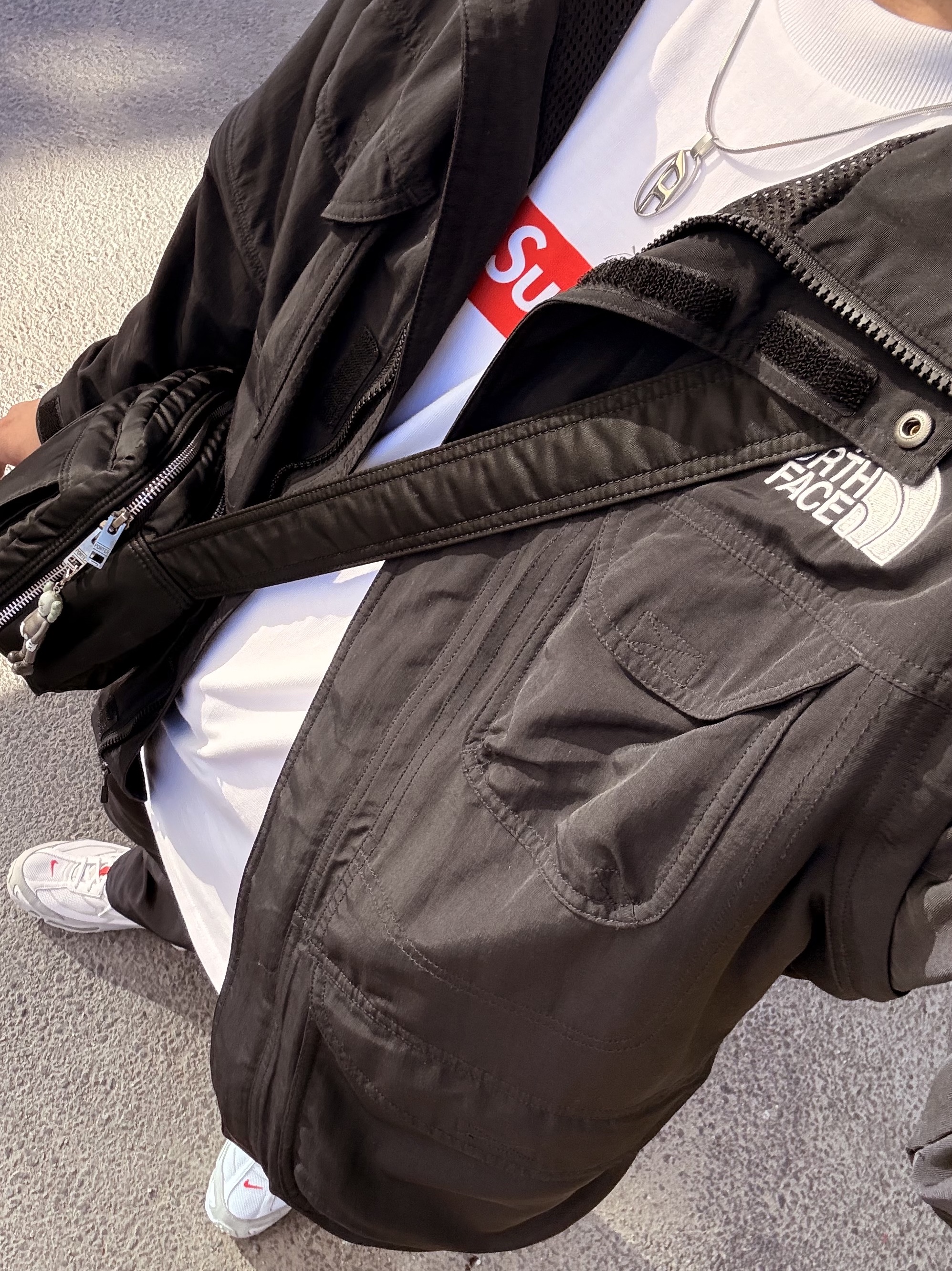 Supreme x The North Face Trekking Convertible Jacket Black - 22SS, Supreme x The North Face Trekking Zip-Off Belted Pants Black - 22SS 착용 스타일