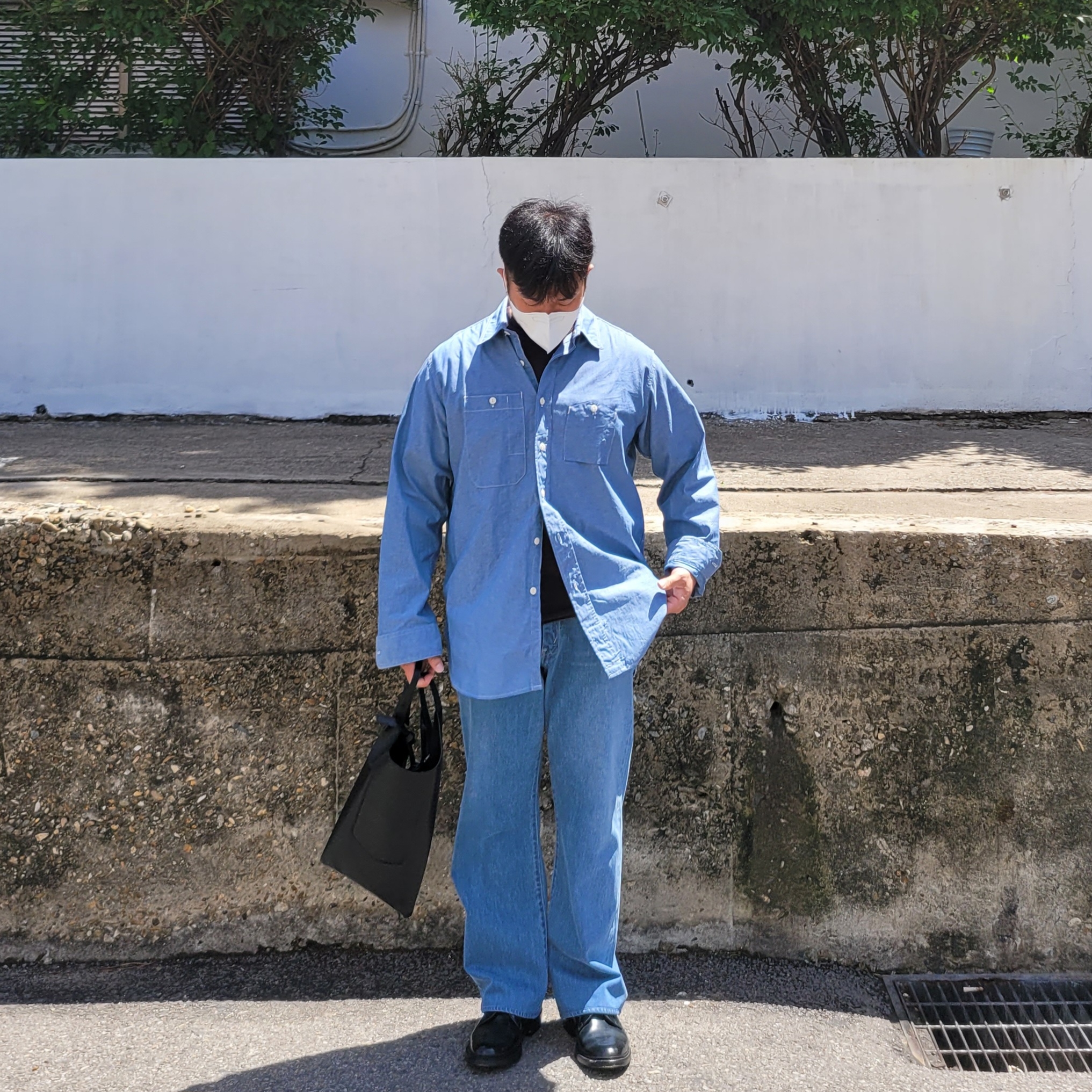 Auralee Selvedge Faded Light Denim Pants Light Indigo, Alden 9901 Cordovan Plain Toe Blucher Oxford Black - E 착용 스타일 - 1