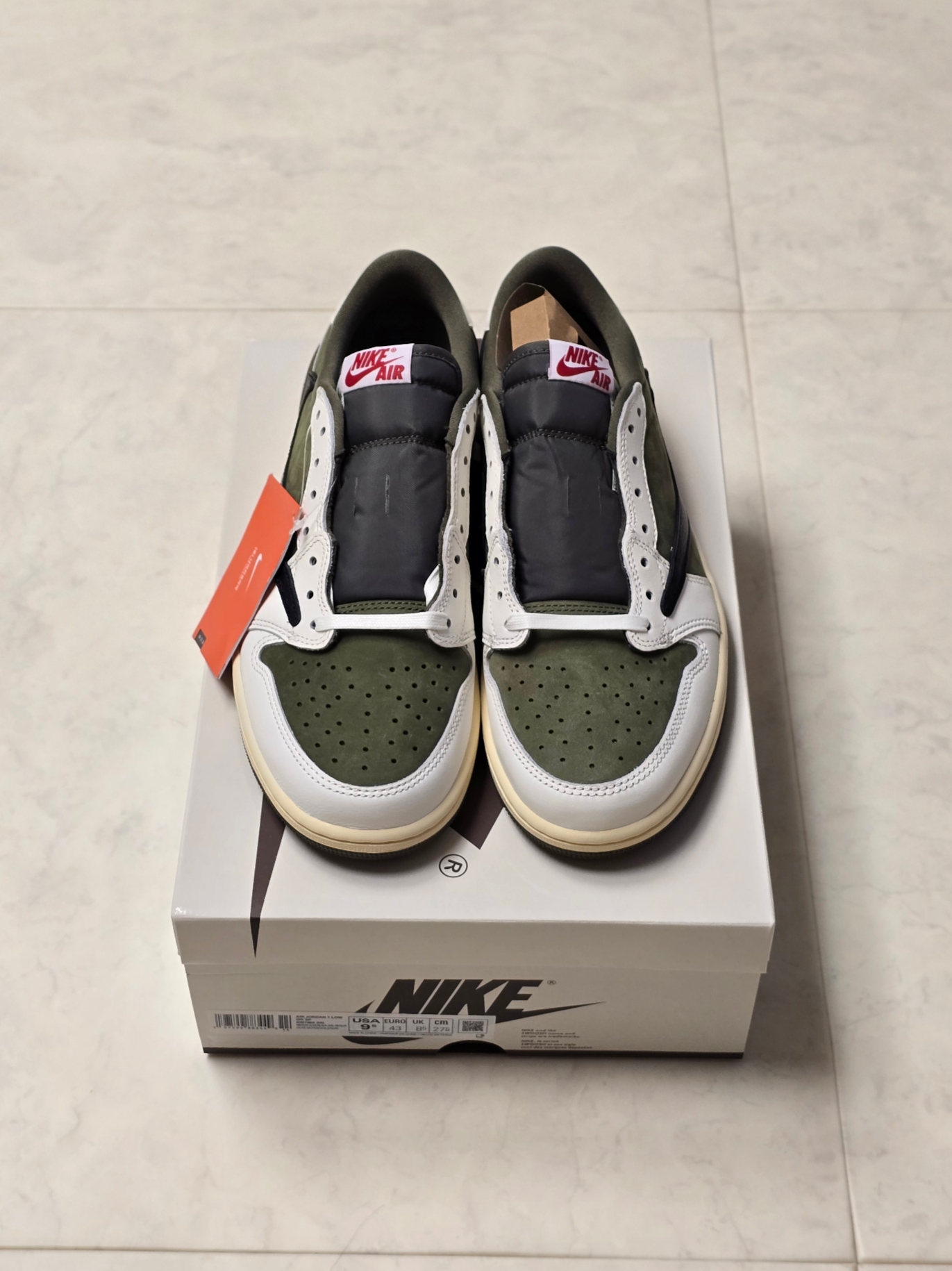 Jordan 1 x Travis Scott Retro Low OG SP Reverse Olive 착용 스타일 - 4