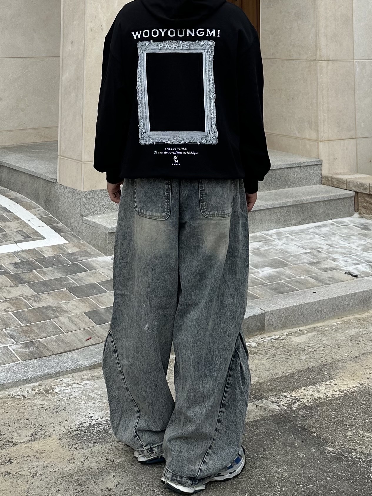 Balenciaga Runner Sneakers Blue White 착용 스타일 - 4