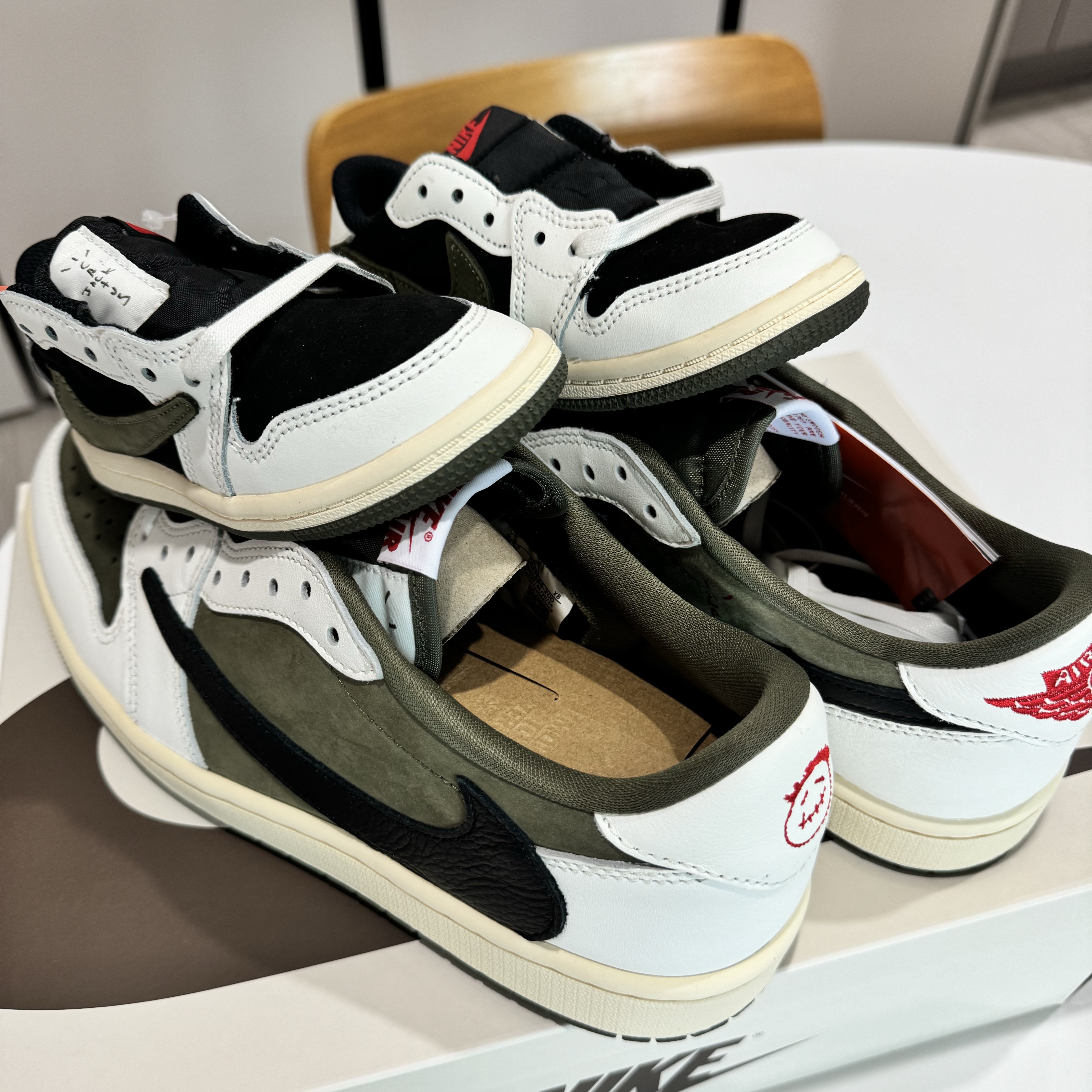 Jordan 1 x Travis Scott Retro Low OG SP Reverse Olive, (TD) Jordan 1 x Travis Scott Retro Low OG SP Medium Olive 착용 스타일
