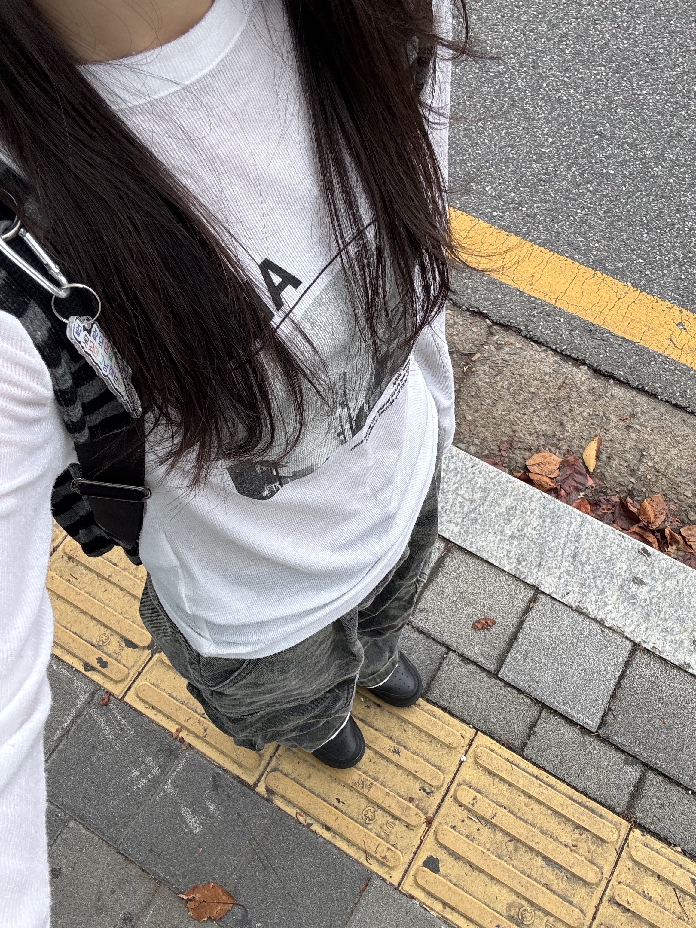 Pahisum Wool Stripe Backpack Black, (W) Nike Air Force 1 '07 Low Triple Black 착용 스타일 - 2