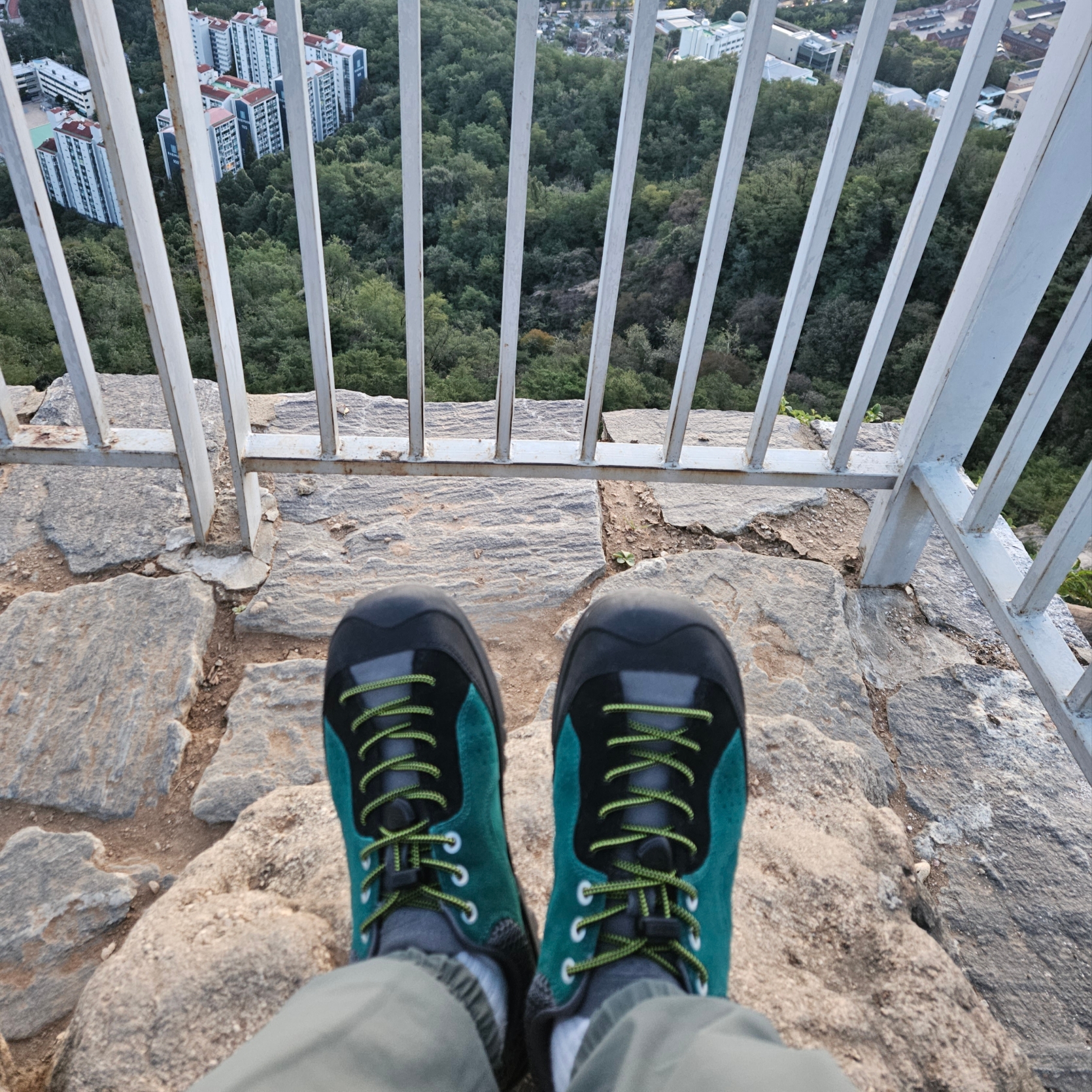 Keen Jasper Rocks Sneakers Aventurine Evening Primrose 착용 스타일 - 1