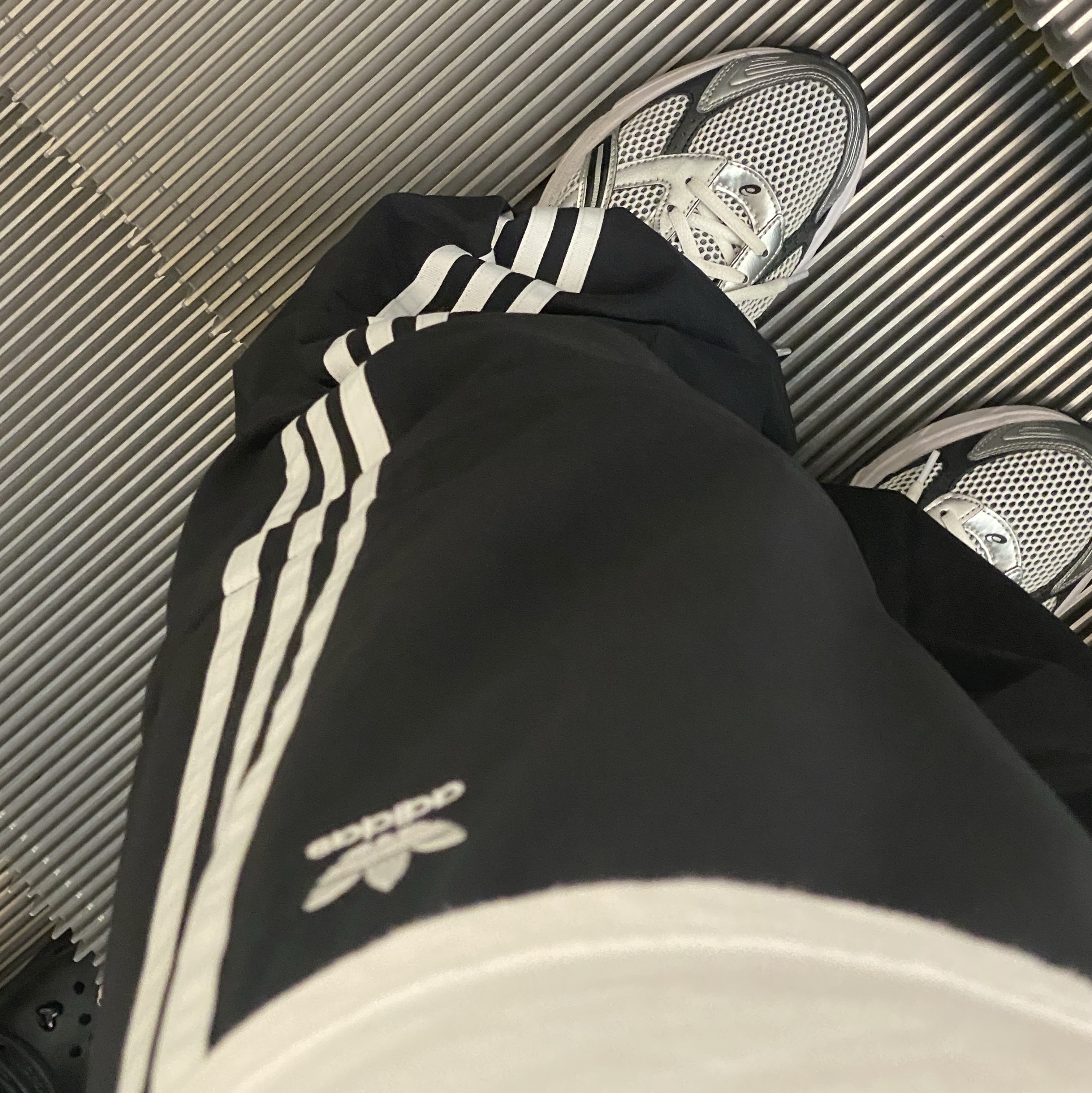(W) Adidas Adilenium Season 2 Oversized Zip Off Track Pants Gender Neutral Black - KR Sizing, Asics Gel-1130 White Black 착용 스타일