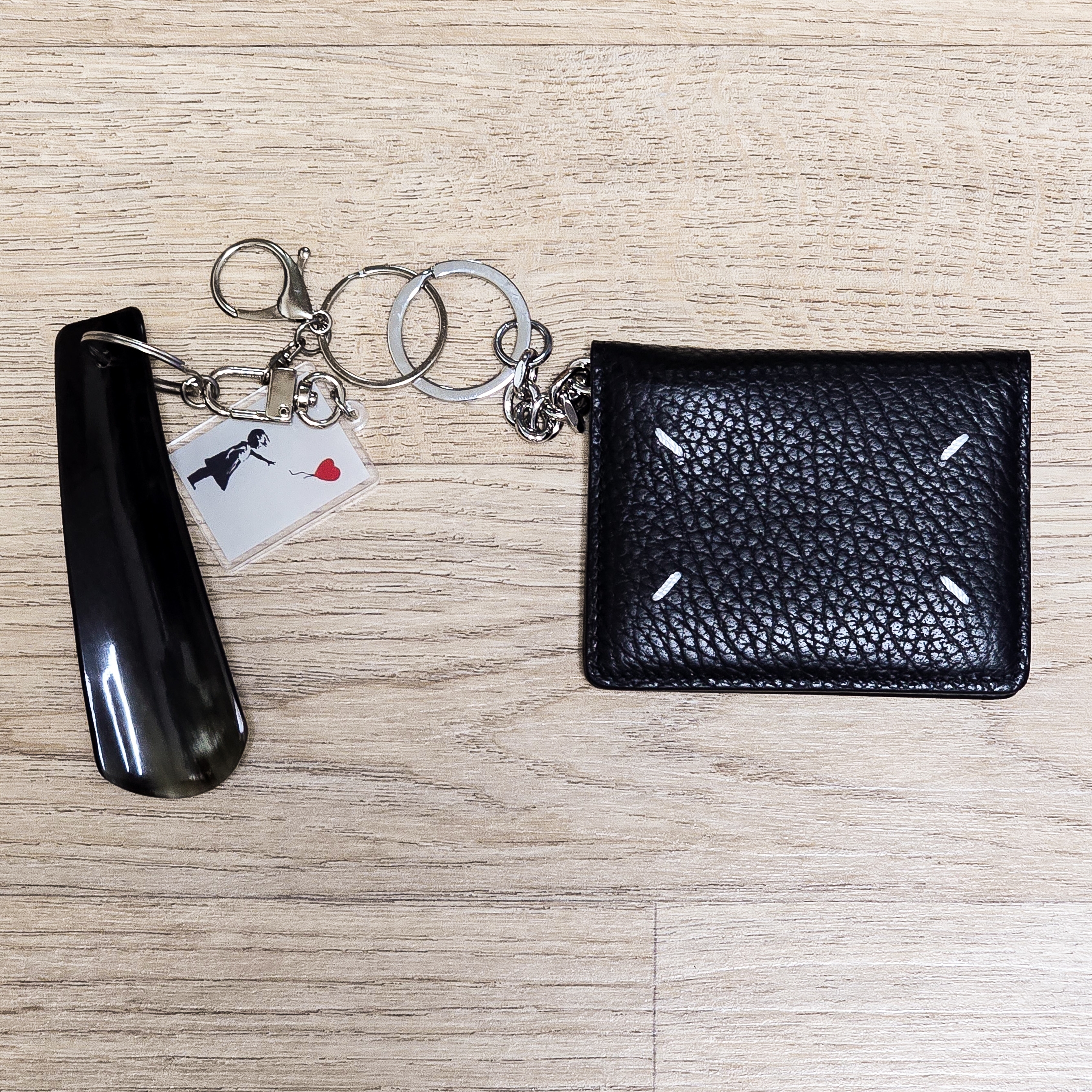 Maison Margiela Keyring Wallet Black 착용 스타일
