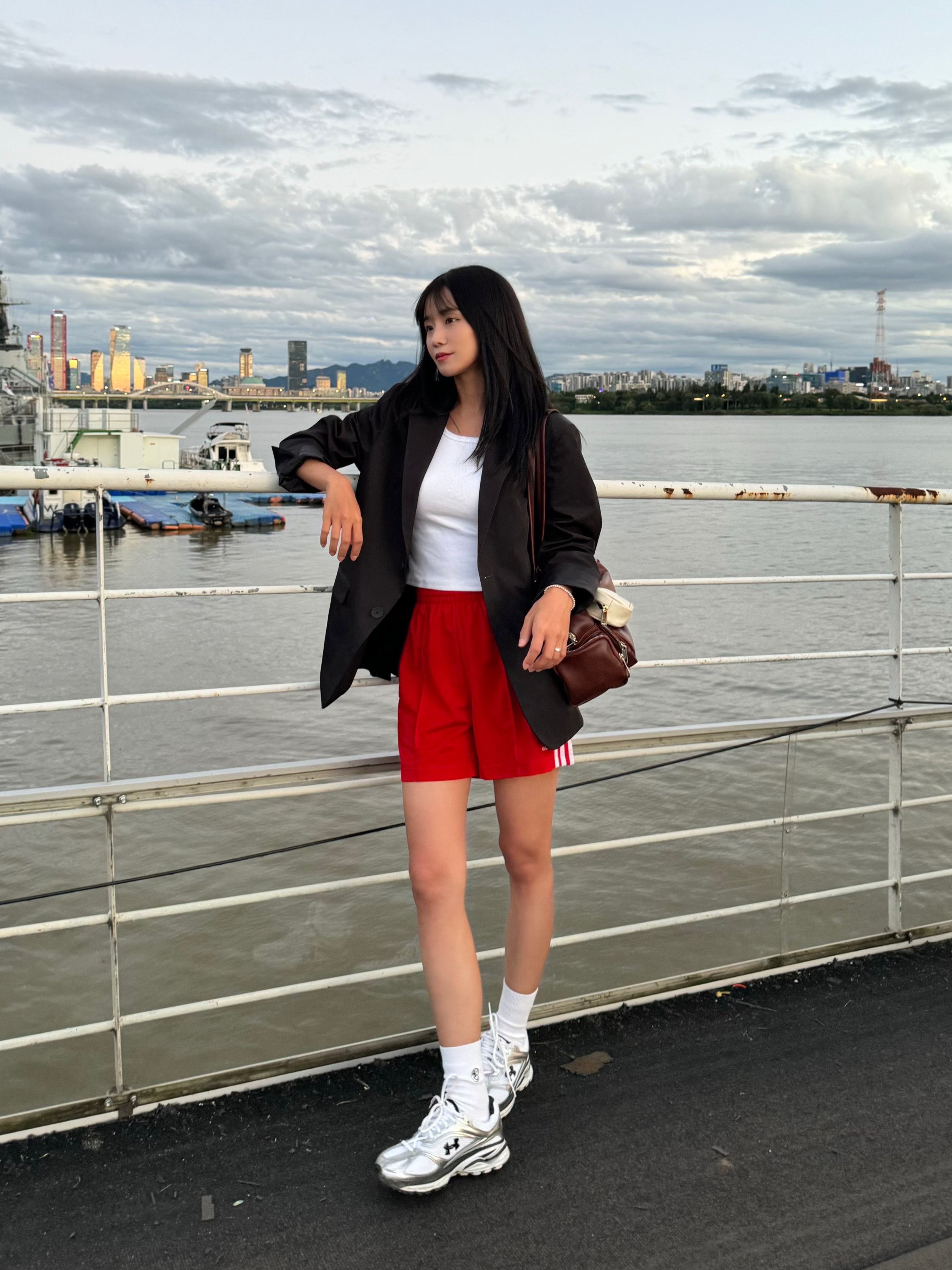 Under Armour Hovr Apparition White Metallic Silver, (W) Adidas Firebird Shorts Better Scarlet White - KR Sizing 착용 스타일 - 1