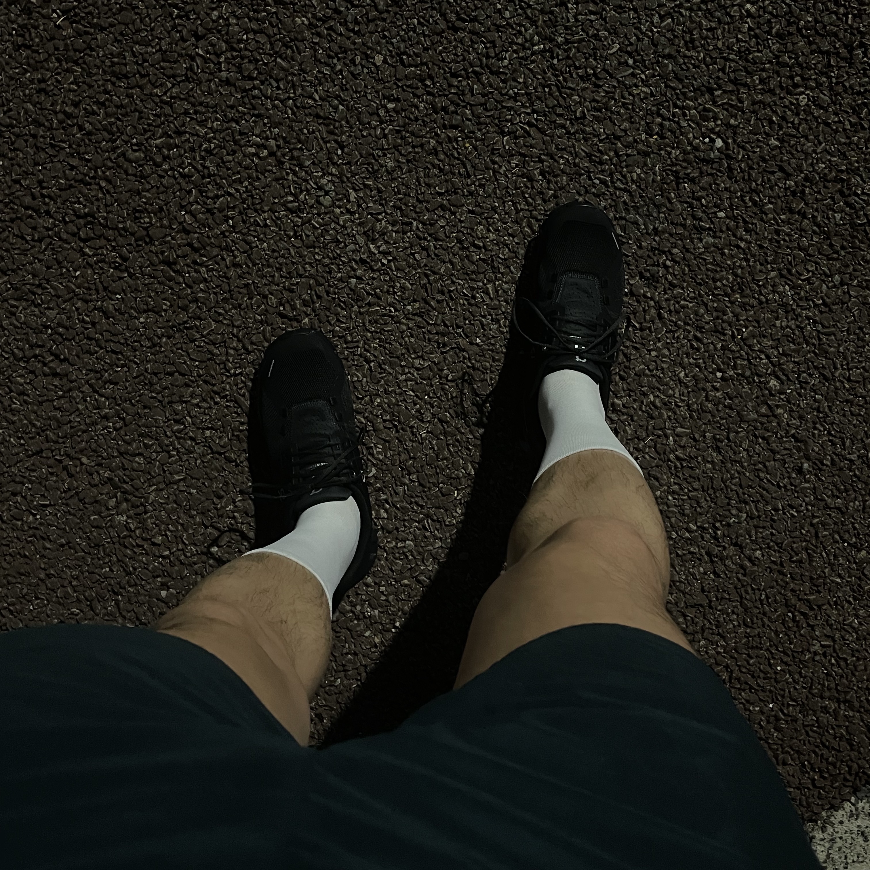 On Running Cloud 5 All Black 착용 스타일