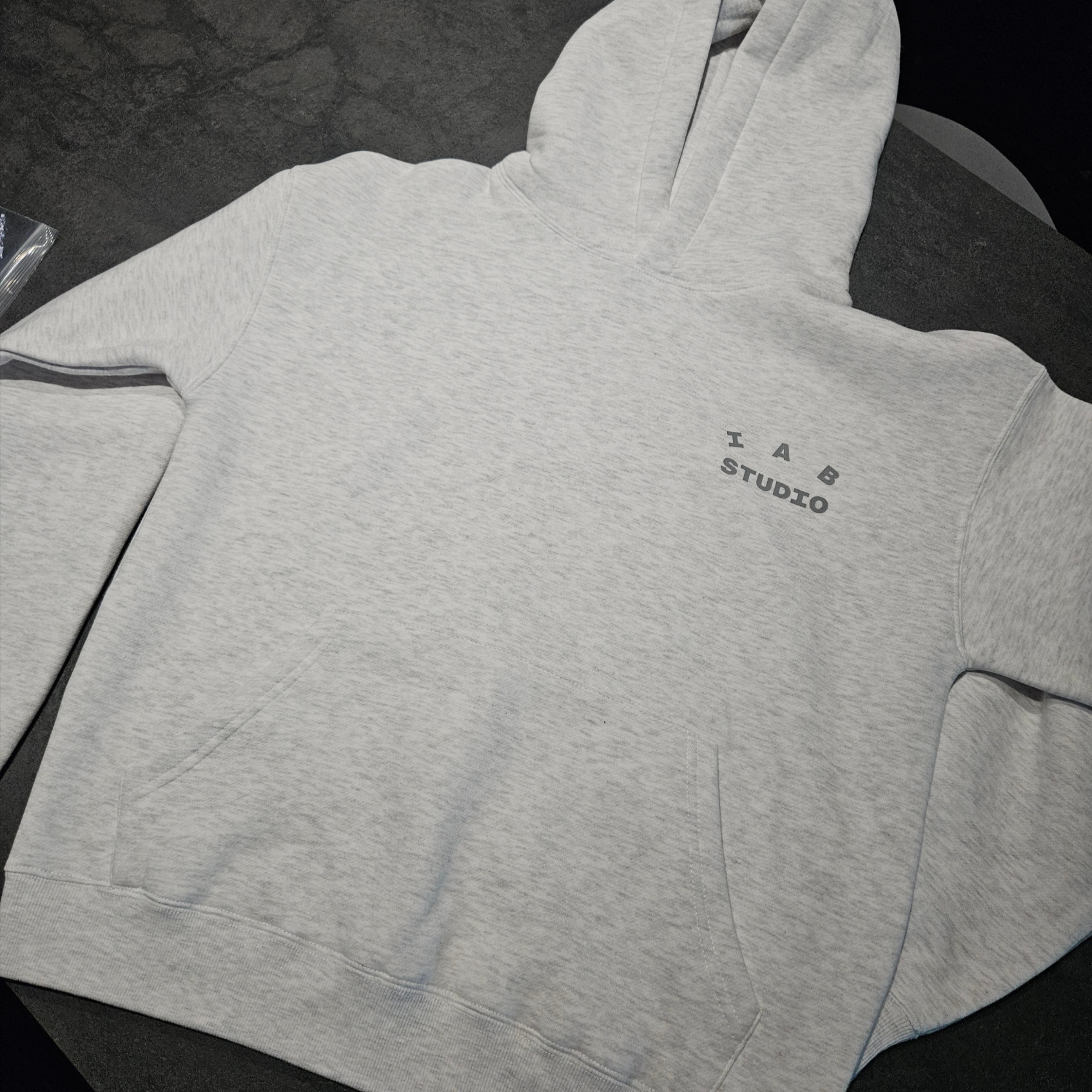 IAB Studio Hoodie Light Gray 착용 스타일 - 2