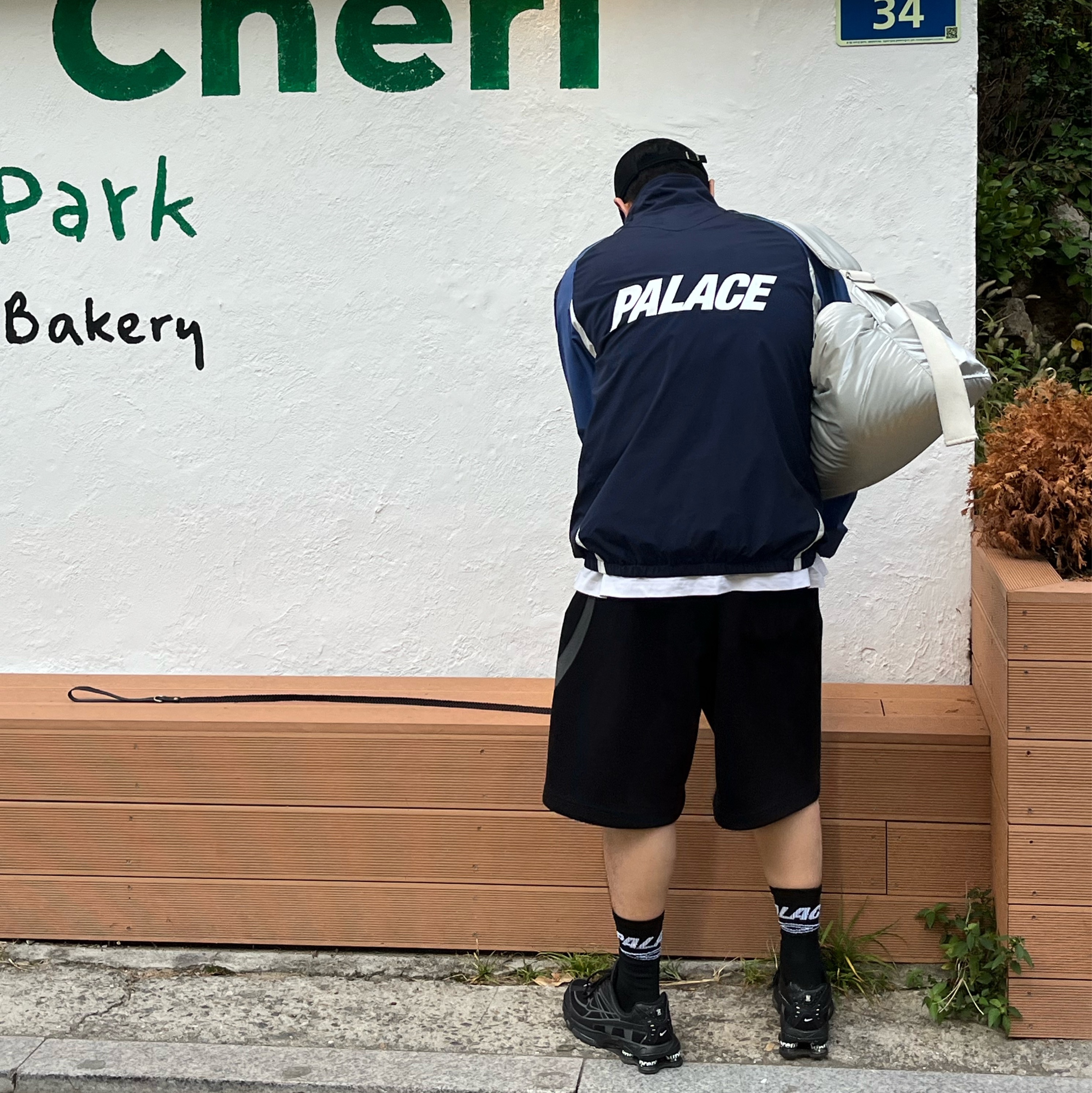 Palace Pro Shell Jacket Navy - 23FW, Palace x Umbro Socks Black - 24SS 착용 스타일 - 4