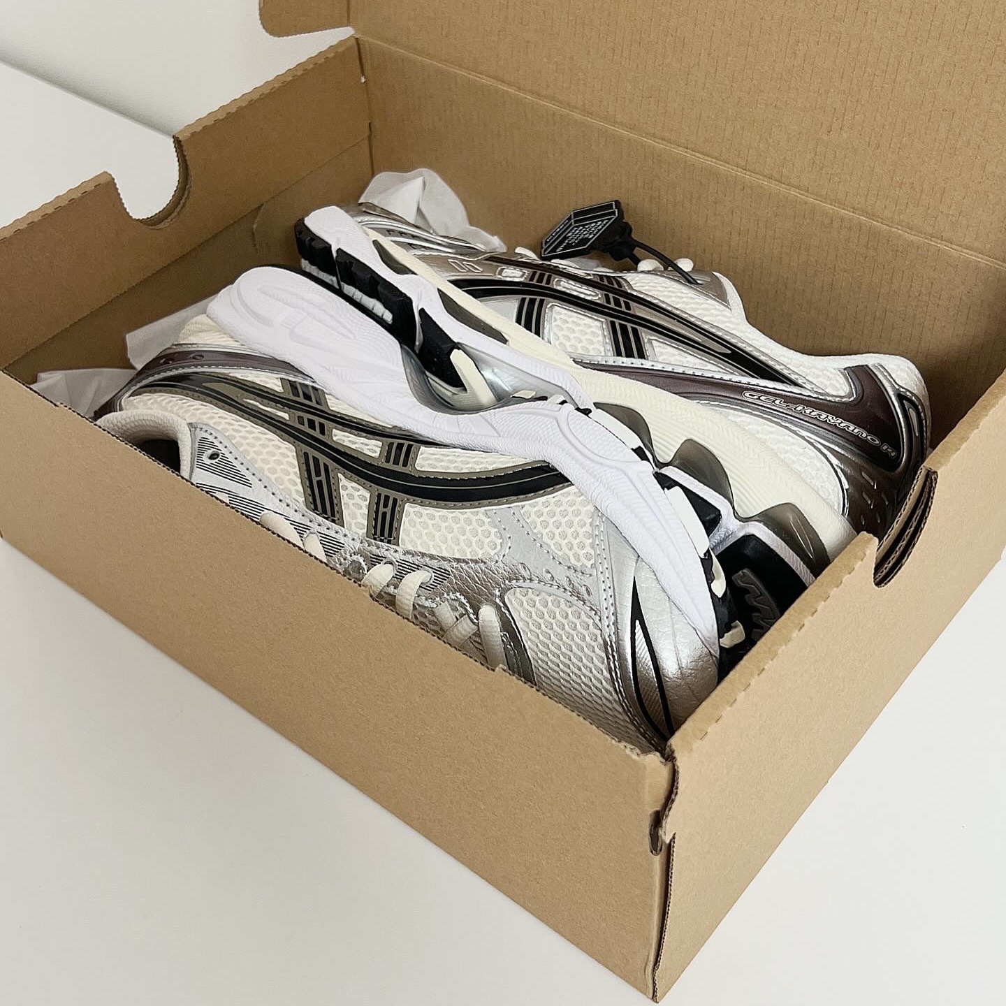 Asics Gel-Kayano 14 Cream Black 착용 스타일 - 2