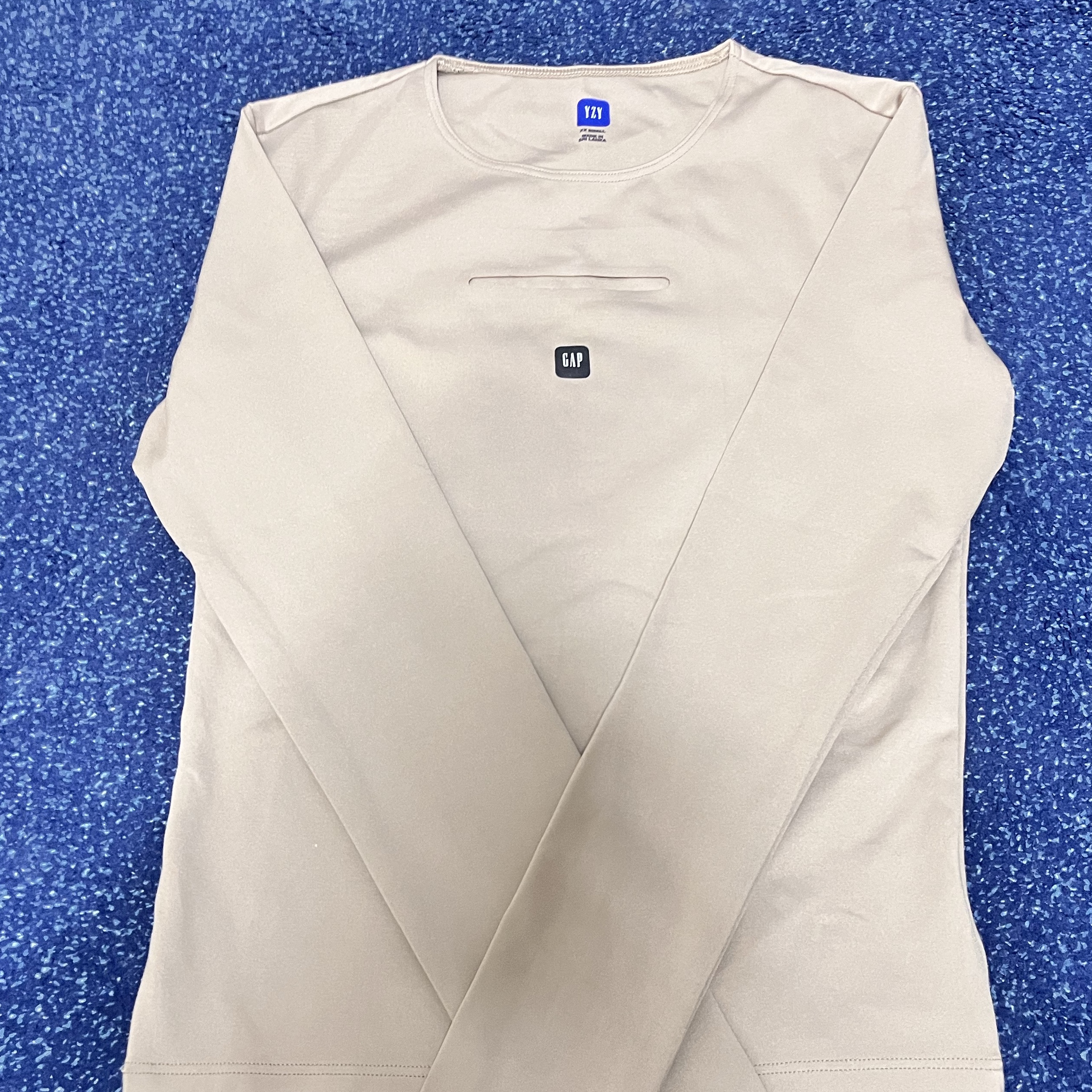 (W) Yeezy Gap Engineered by Balenciaga Long-Sleeve Second Skin Beige 착용 스타일 - 2