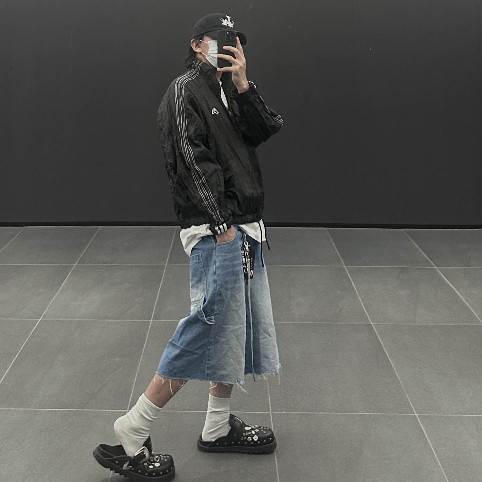 Toga Virilis AJ1066 Mules Leather Black 착용 스타일 - 3