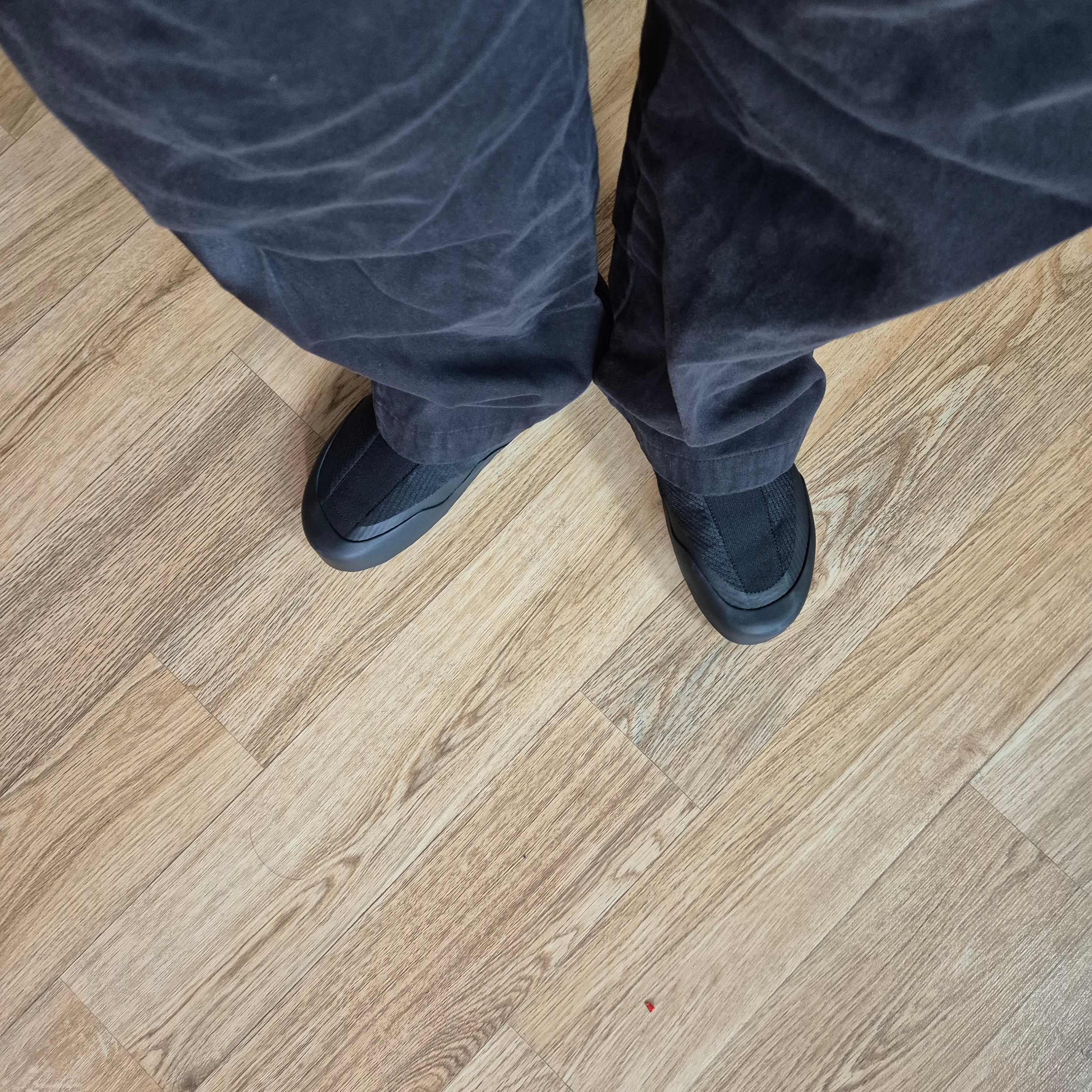 Arc'teryx Kragg Black, Yeezy Gap Engineered By Balenciaga Sateen Cargo Pants Black 착용 스타일