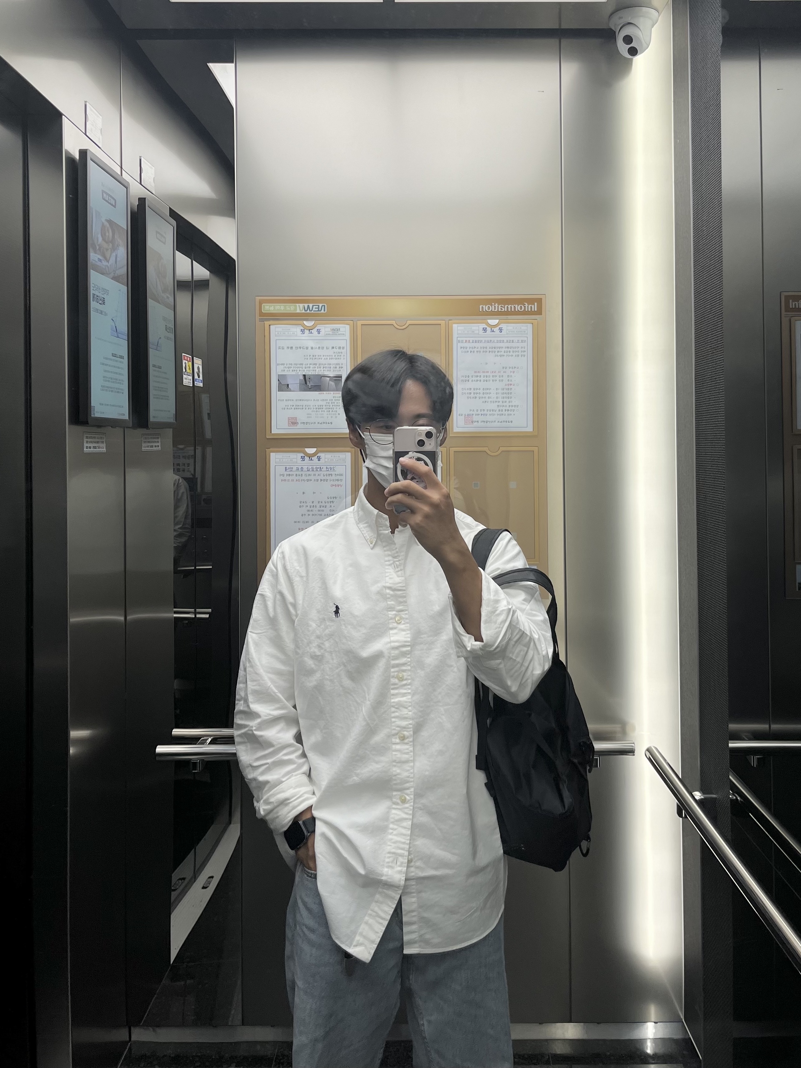 [30% 적립] Polo Ralph Lauren Classic Fit Garment Dyed Oxford Shirt White, Arc'teryx Heliad 15 Backpack Black 착용 스타일