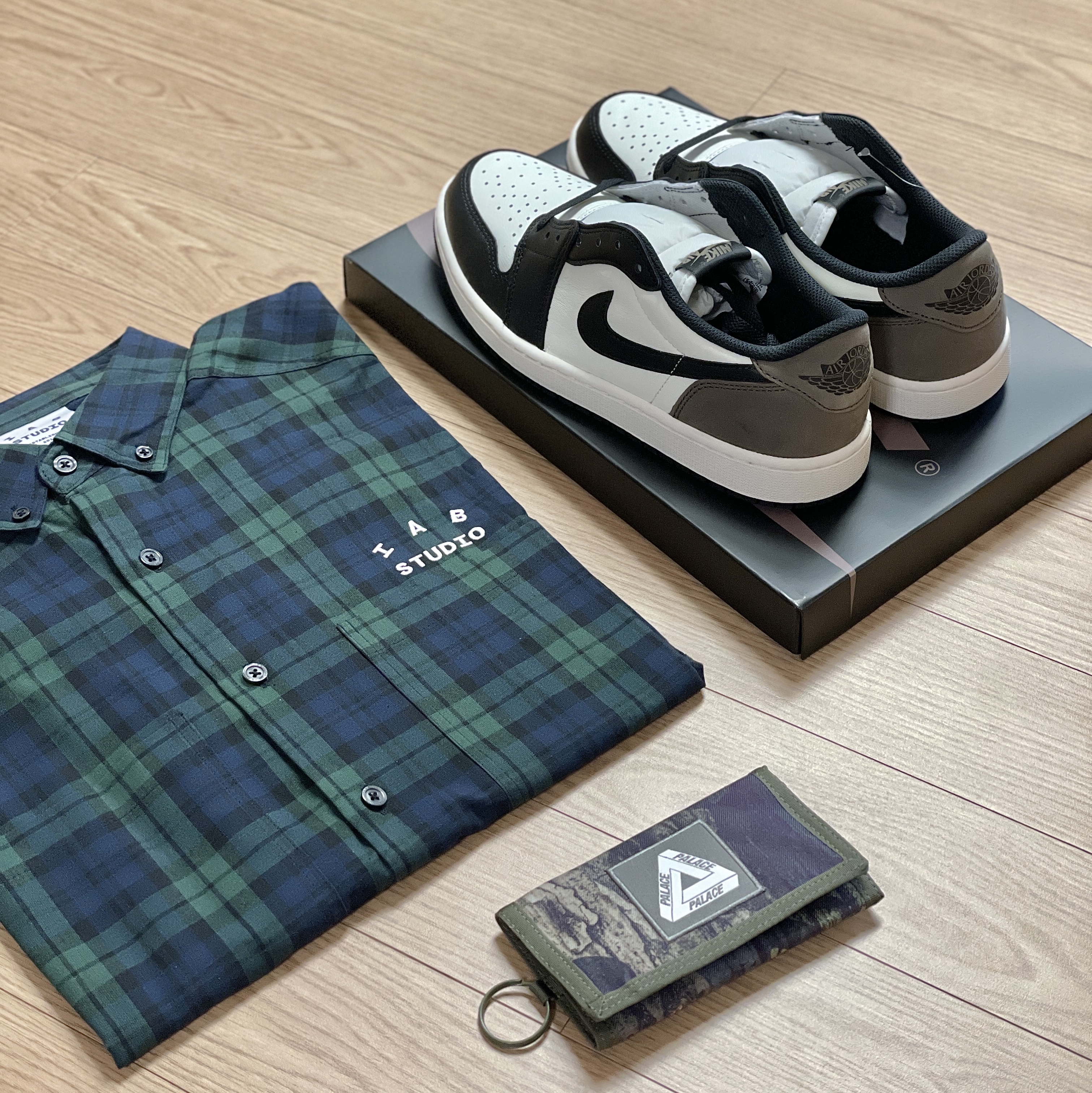 IAB Studio Blackwatch Tartan Shirt Blue Green, Jordan 1 Retro Low OG Mocha 착용 스타일