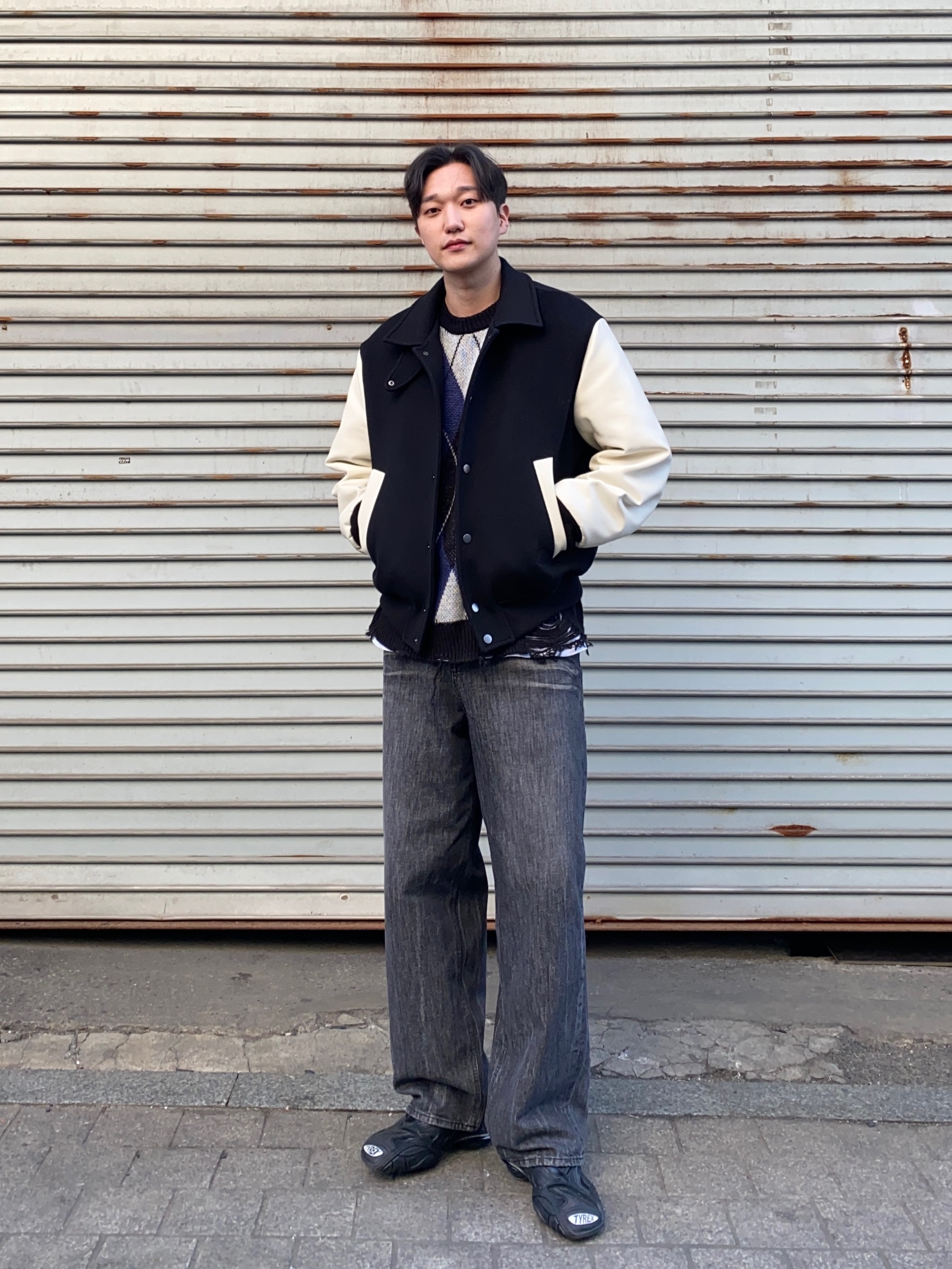 Balenciaga Tyrex Sneakers Black 착용 스타일 - 1
