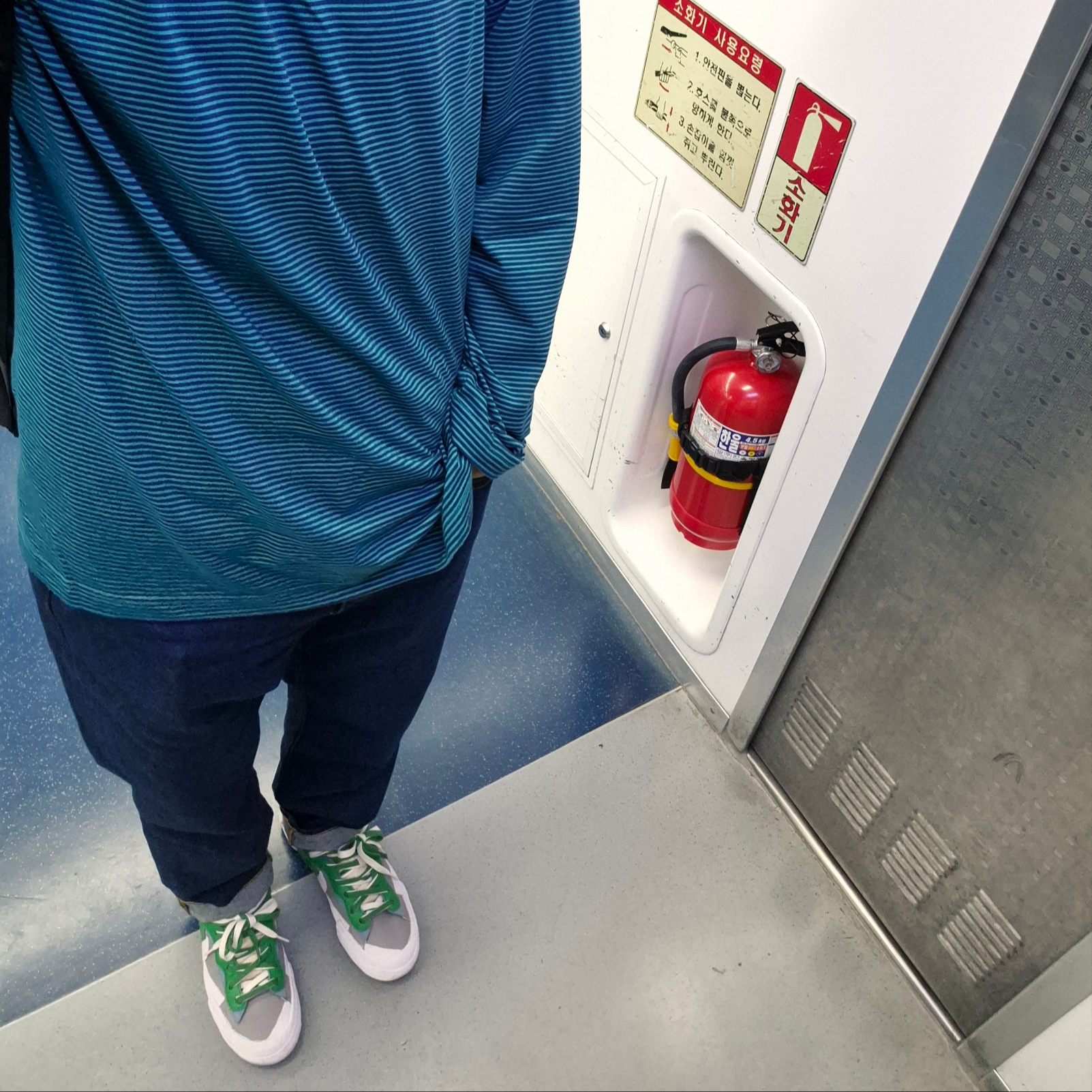 Nike x Sacai Blazer Low Classic Green 착용 스타일 - 1