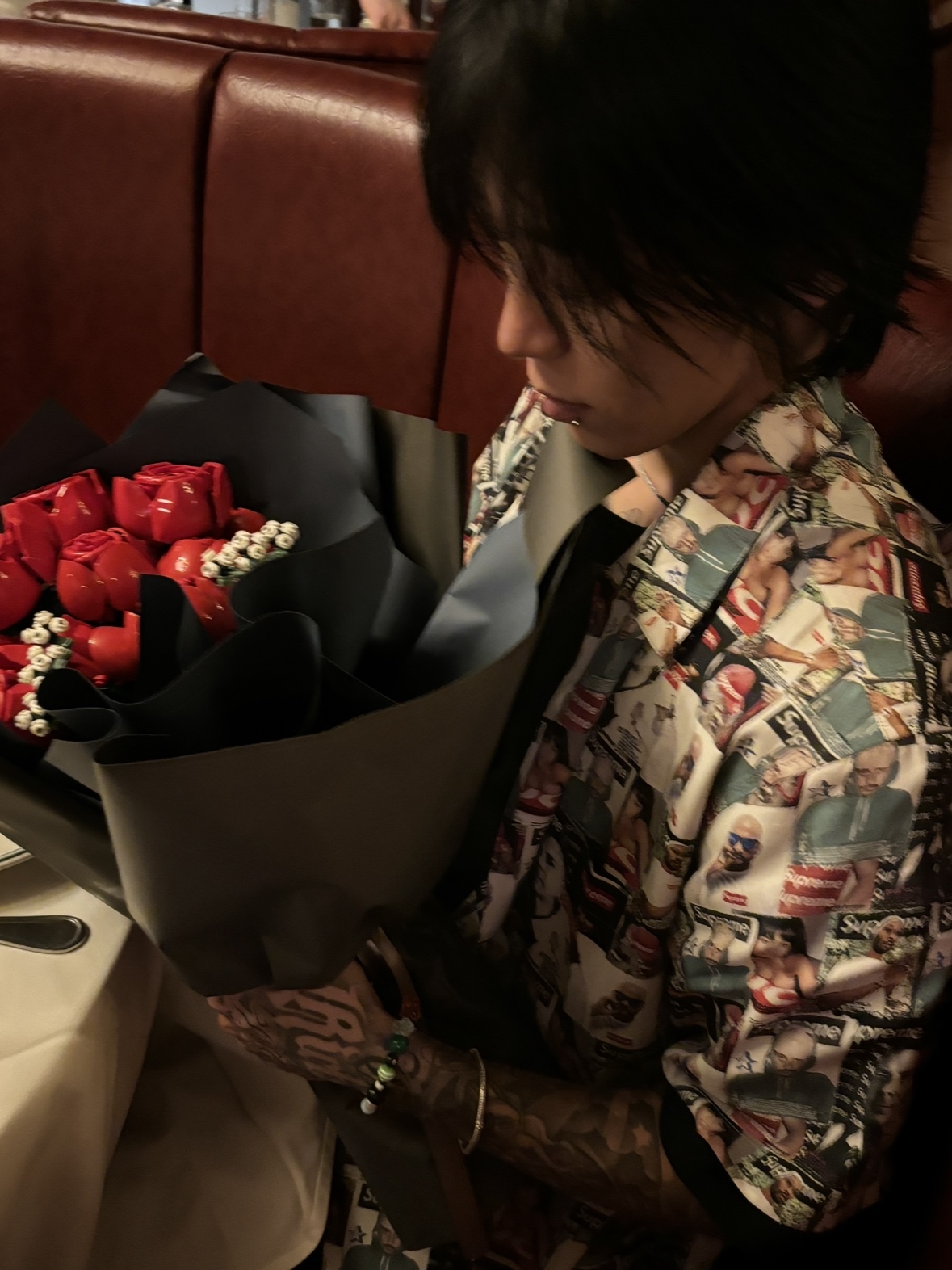 Supreme Magazine S/S Shirt Multicolor - 23SS 착용 스타일