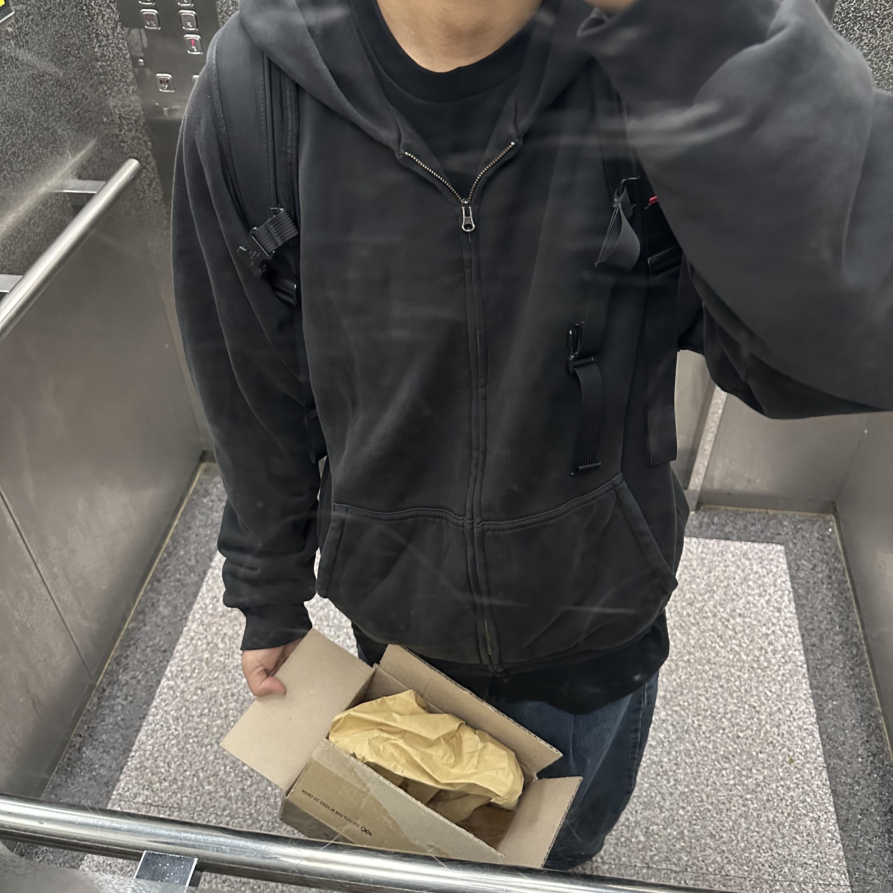 Yeezy YZY Zip-Up Hoodie Black, Supreme Backpack Black - 20FW 착용 스타일