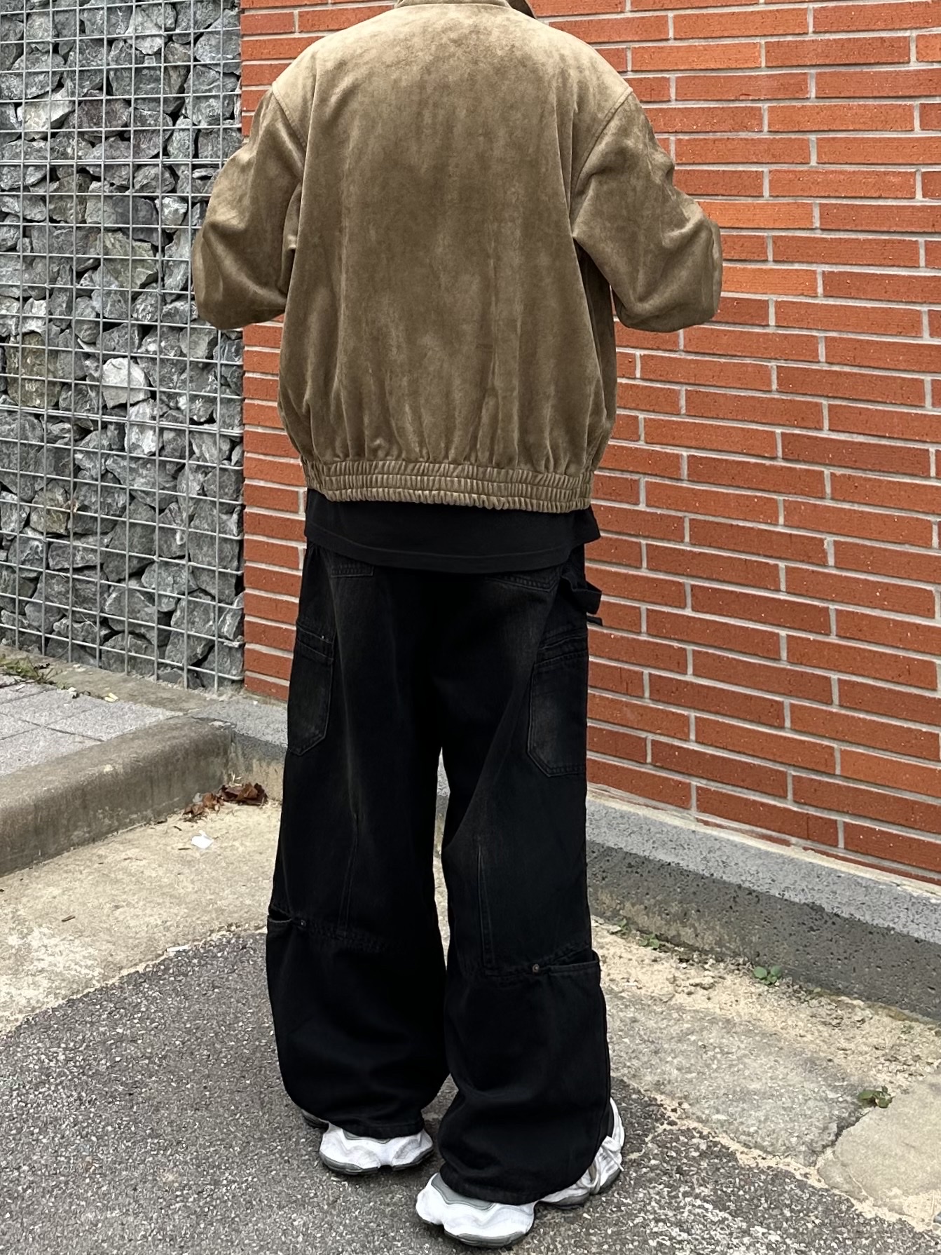 Balenciaga Cargo Sneakers White Grey 착용 스타일 - 4