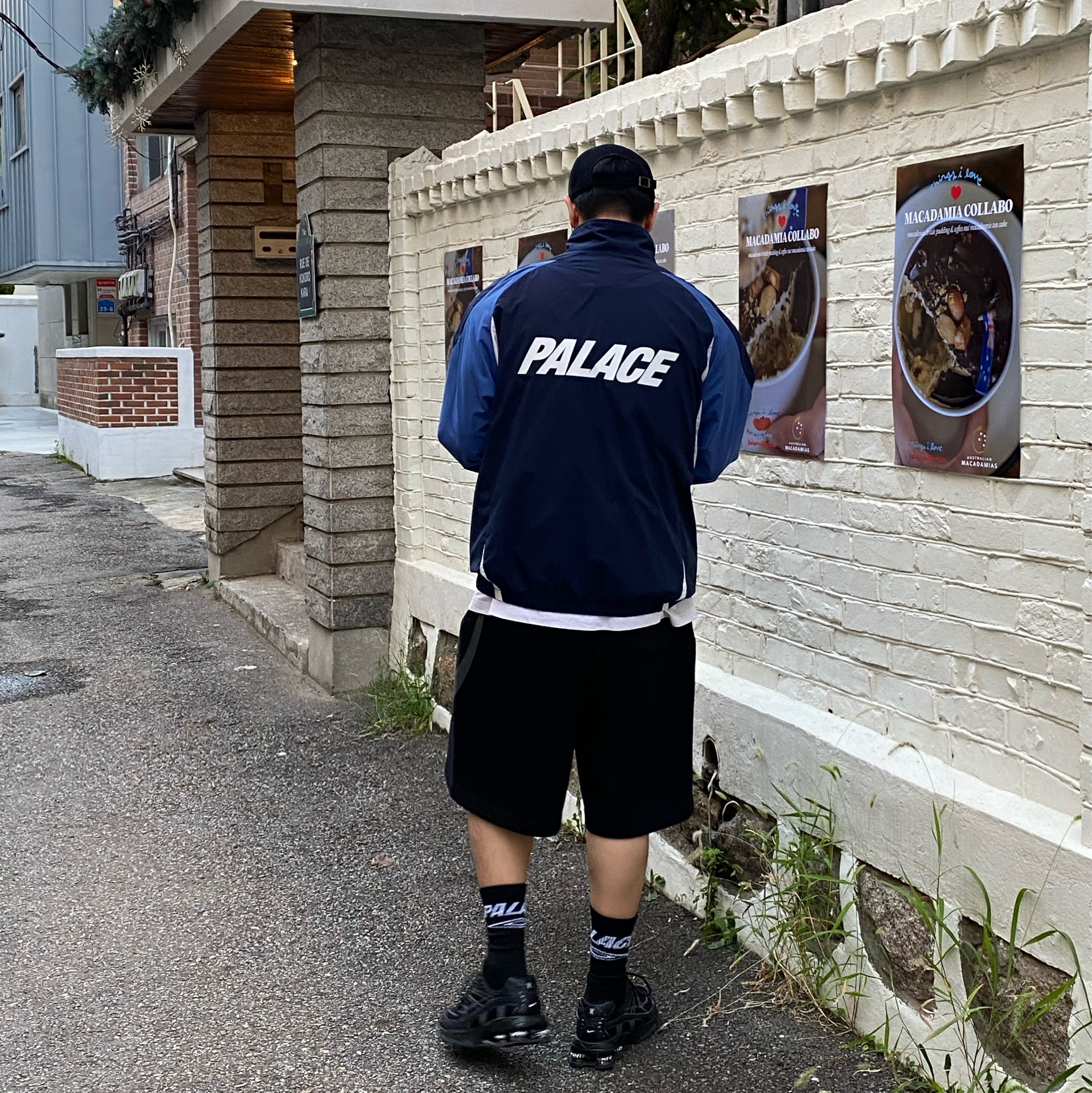 Palace Pro Shell Jacket Navy - 23FW, Palace x Umbro Socks Black - 24SS 착용 스타일 - 1